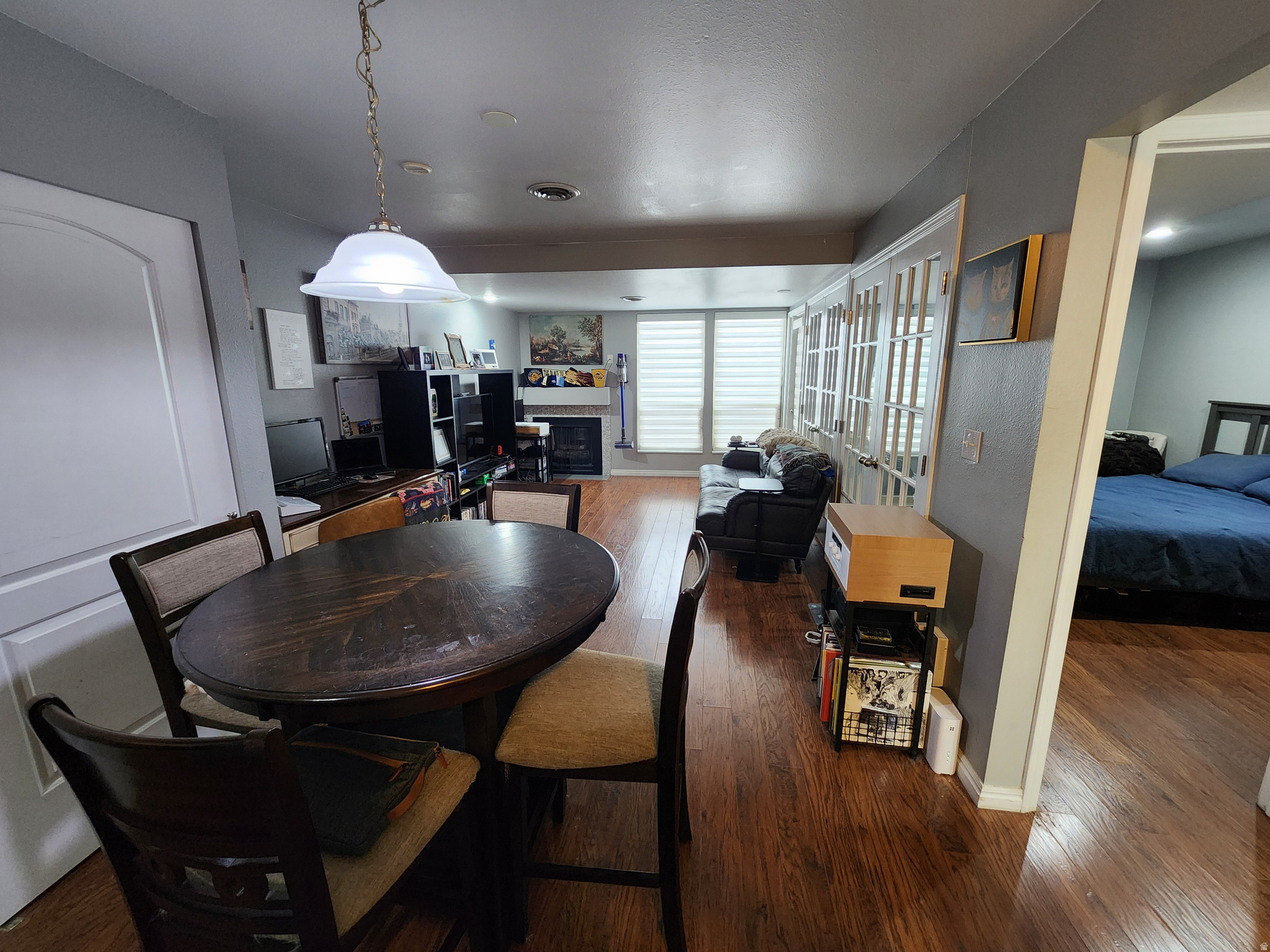 GOVERNOR'S SQUARE - Residential