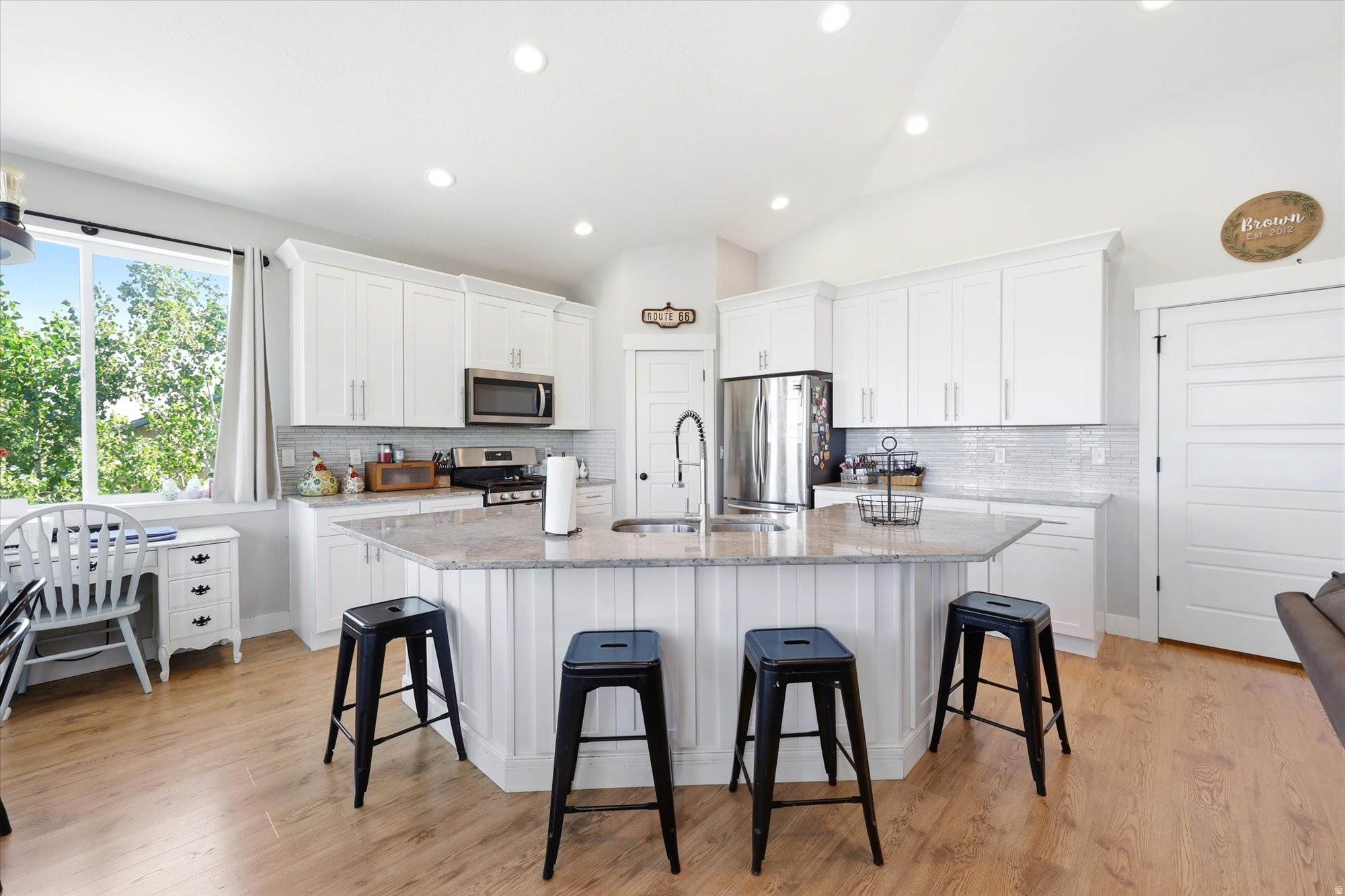 EASTSIDE ESTATES - Residential