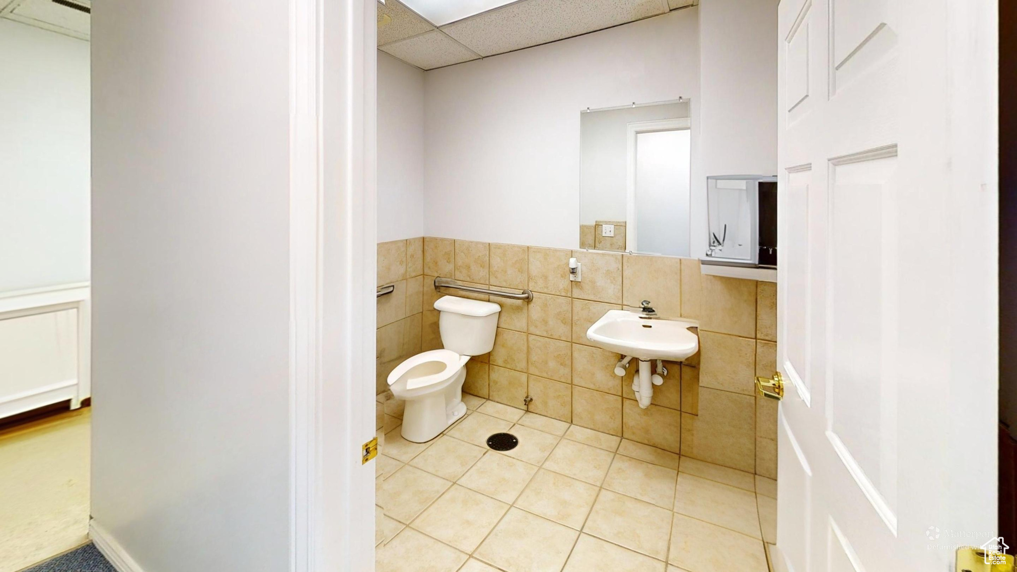 MURRAY COTTONWOOD MEDICAL CENTER - Commercial Sale