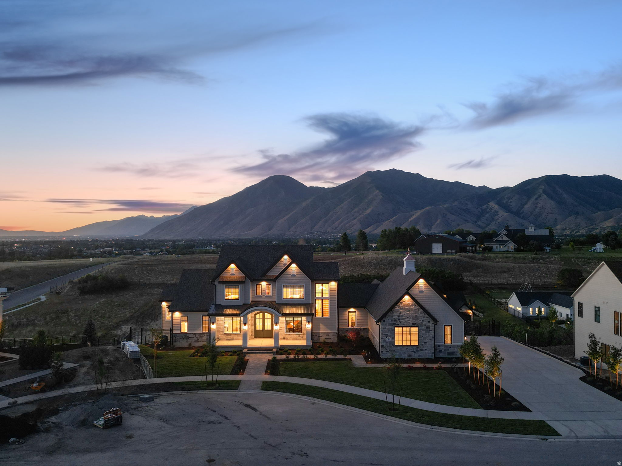 TWIN HOLLOW - Residential