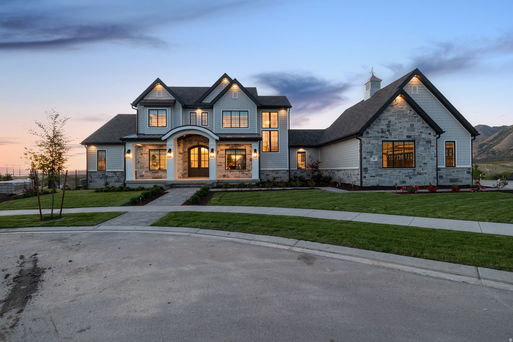TWIN HOLLOW - Residential