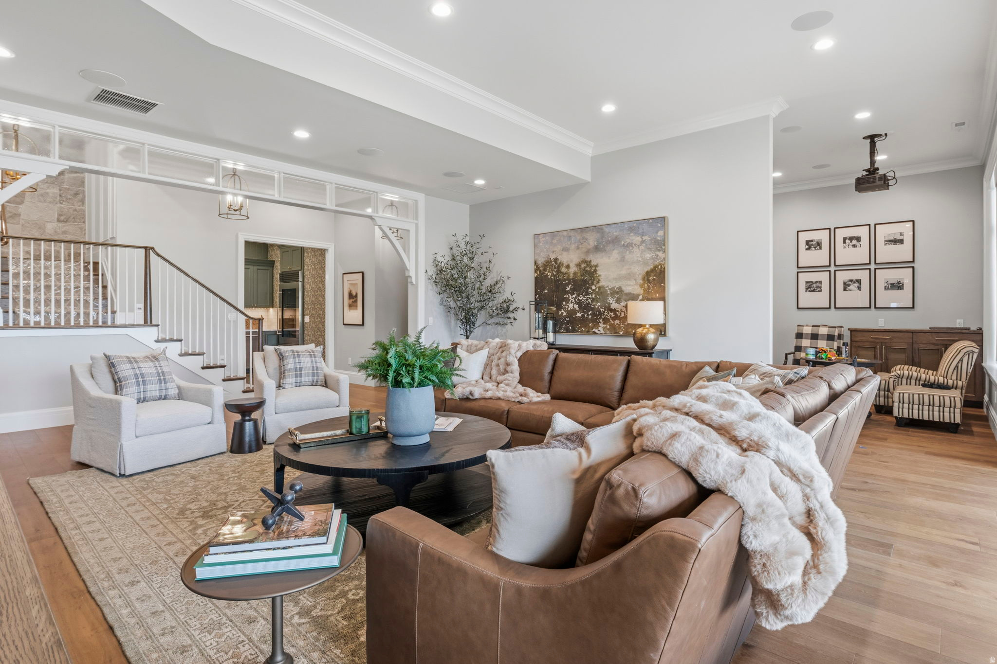TWIN HOLLOW - Residential