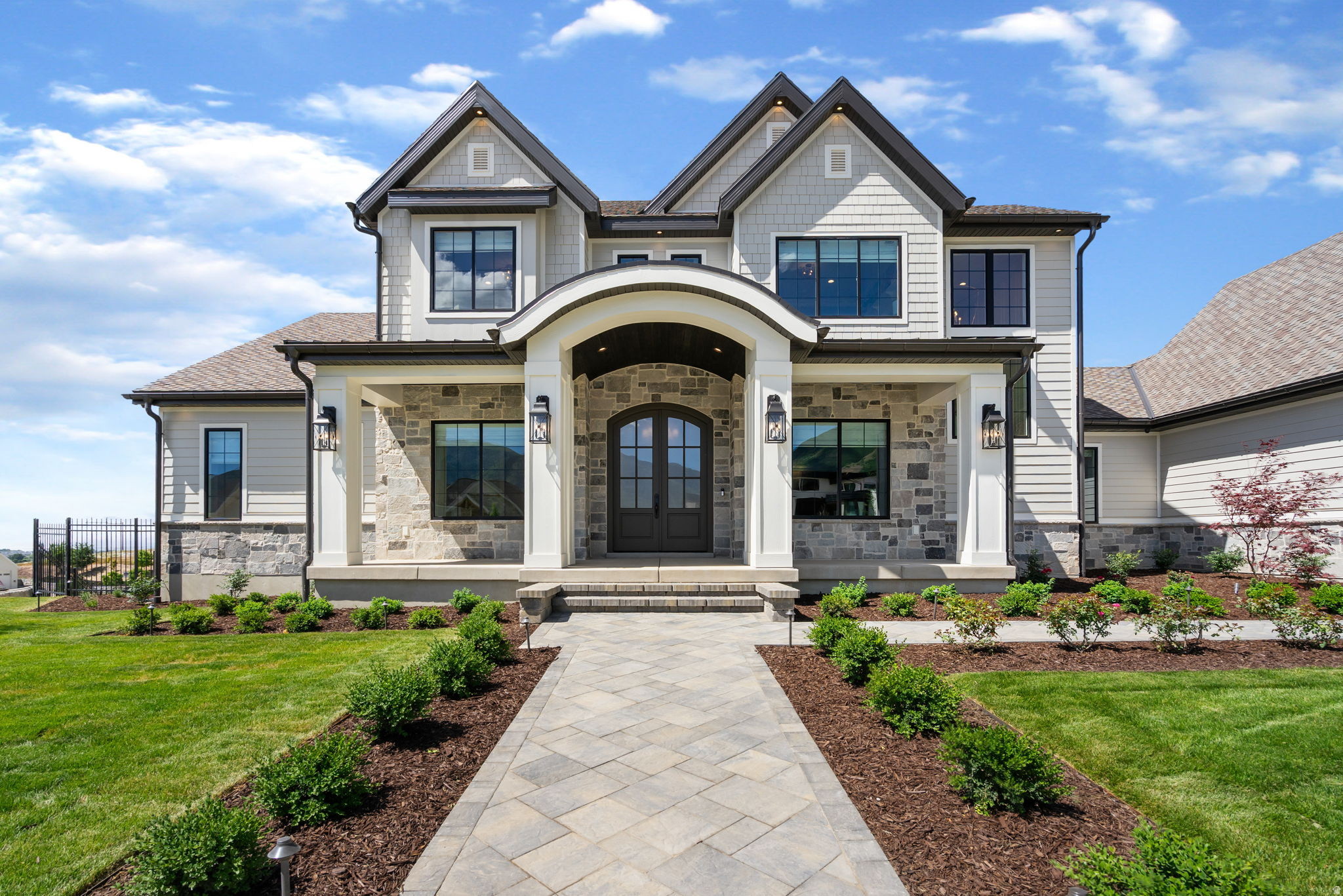 TWIN HOLLOW - Residential