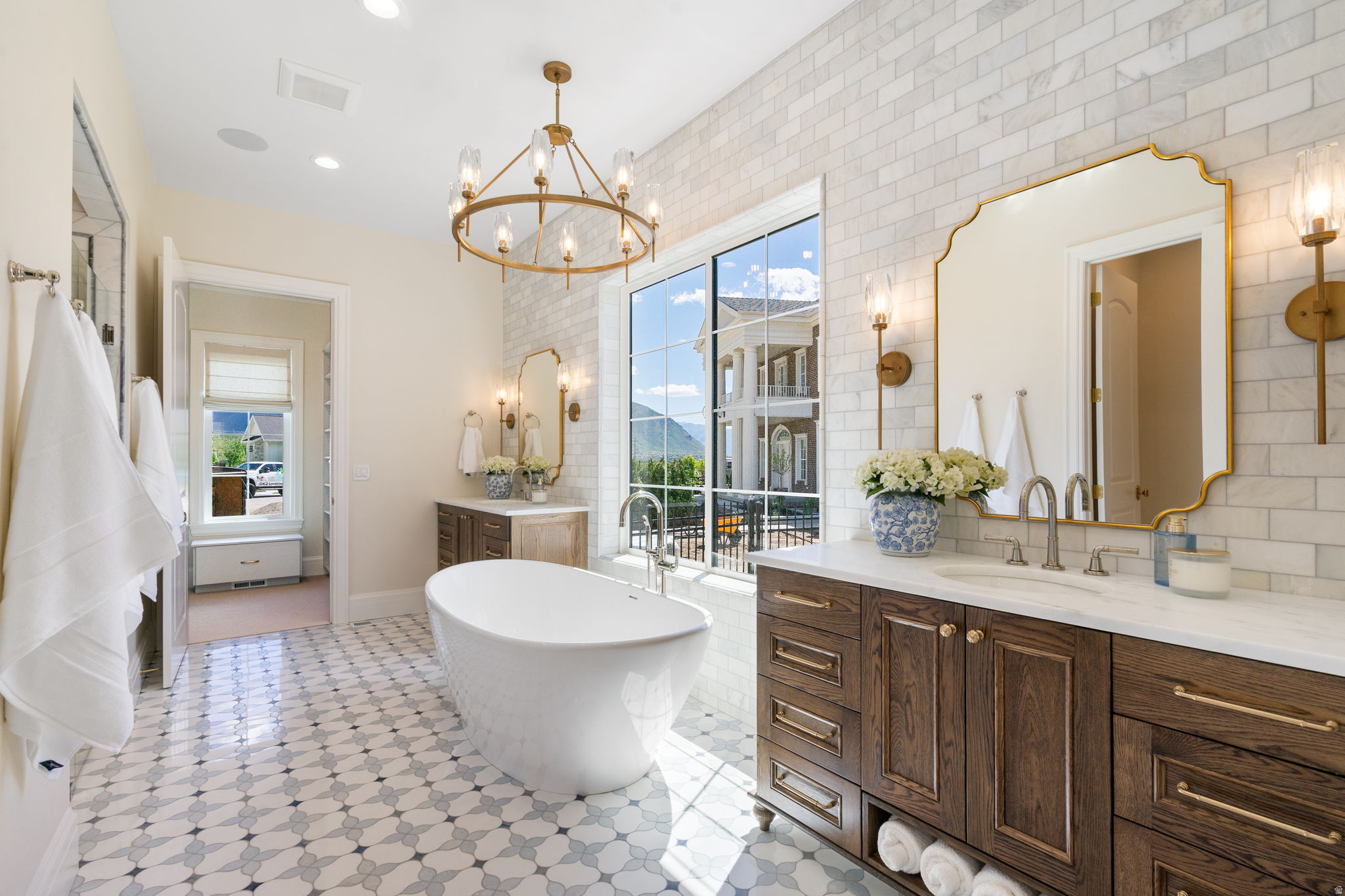 TWIN HOLLOW - Residential