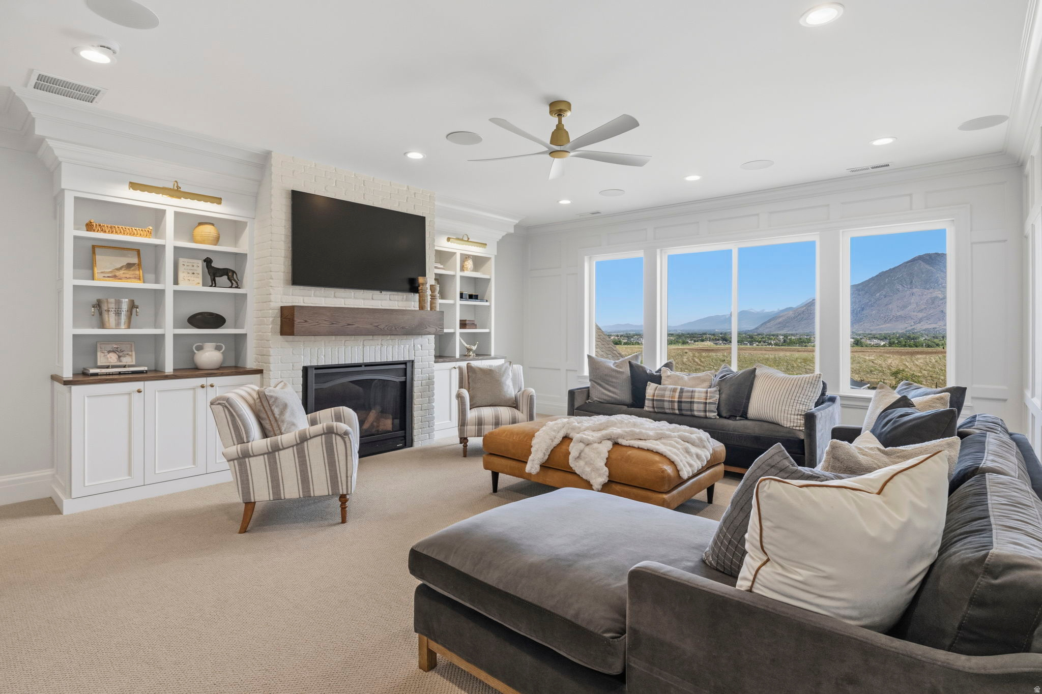 TWIN HOLLOW - Residential
