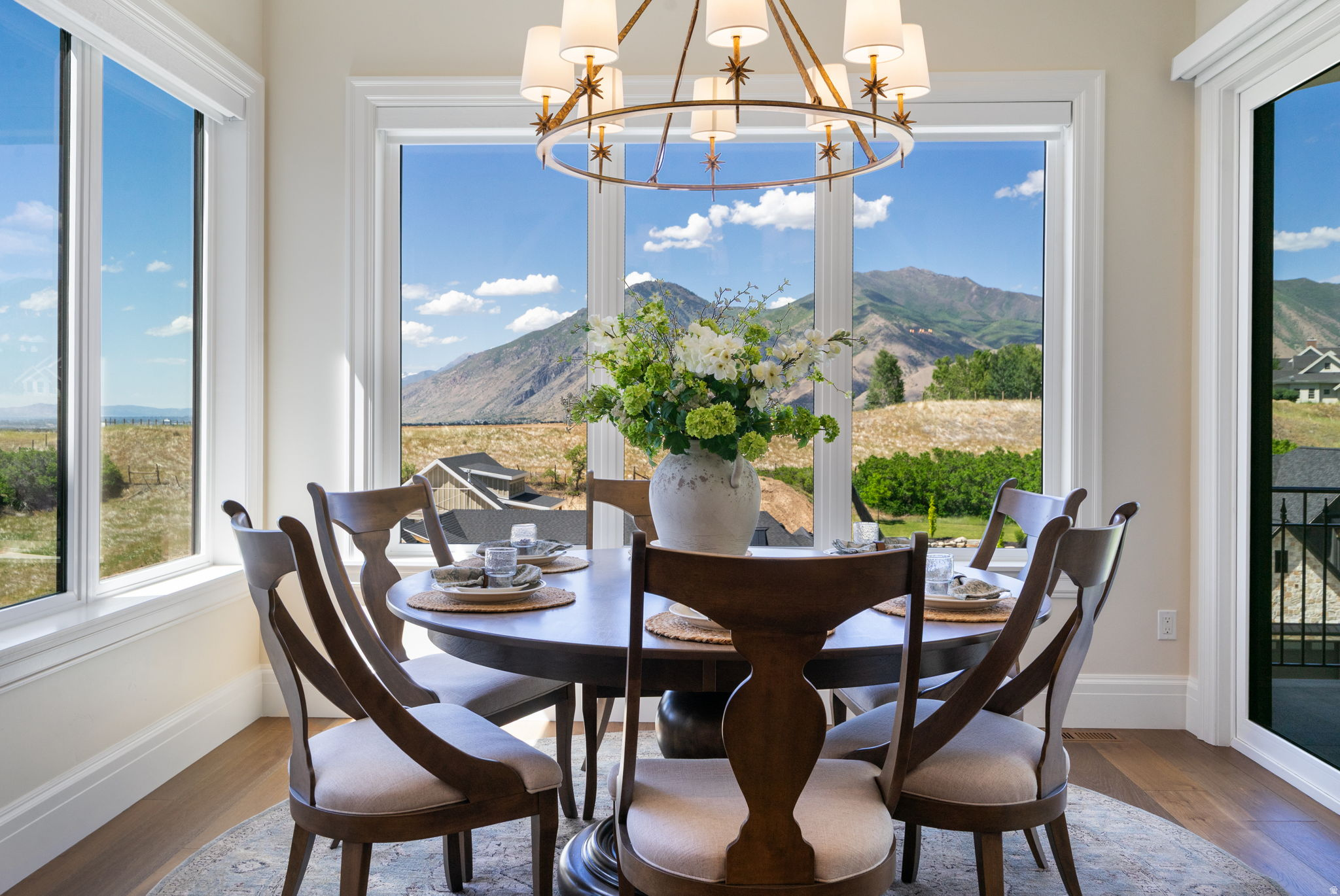 TWIN HOLLOW - Residential