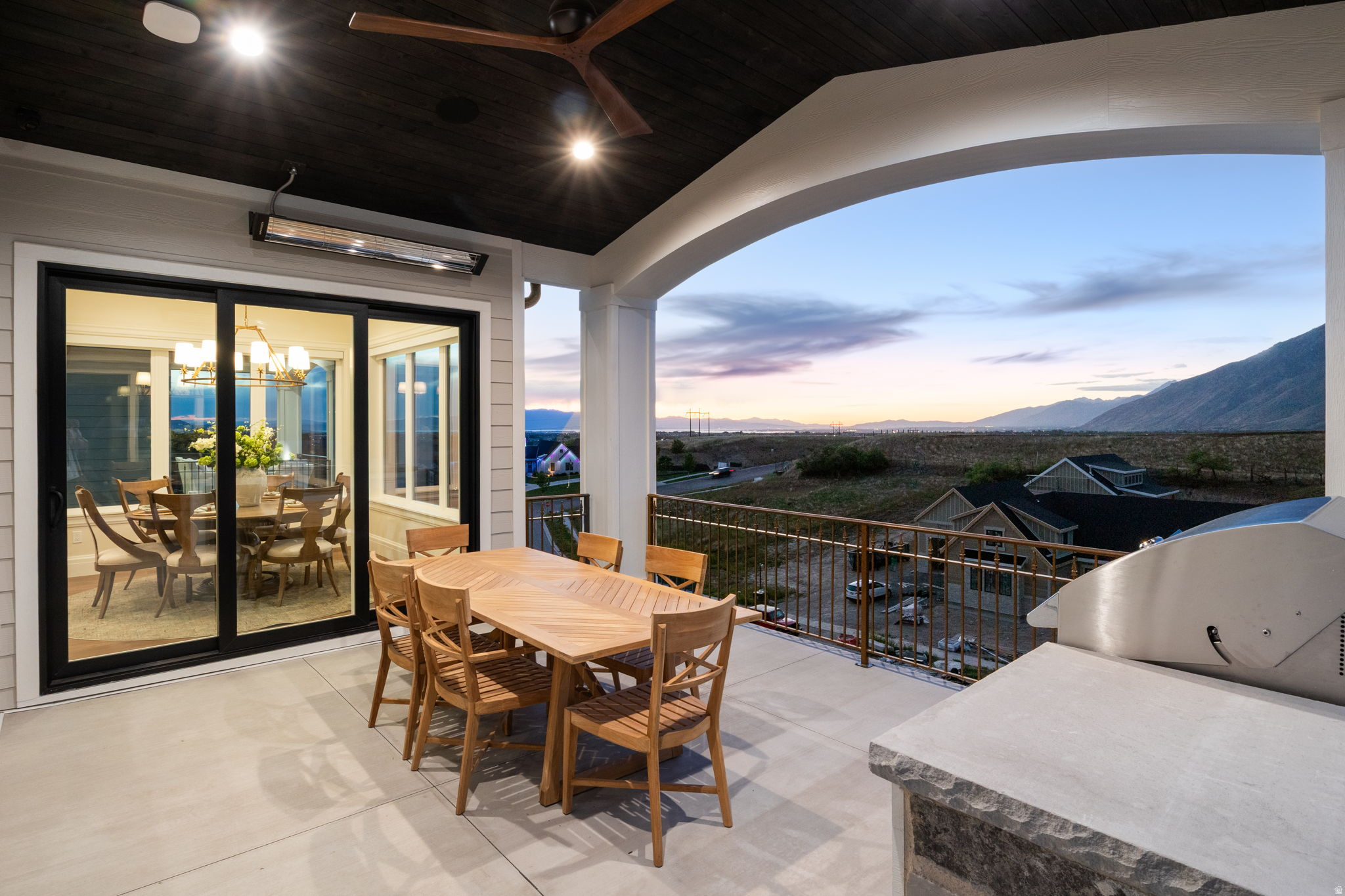 TWIN HOLLOW - Residential