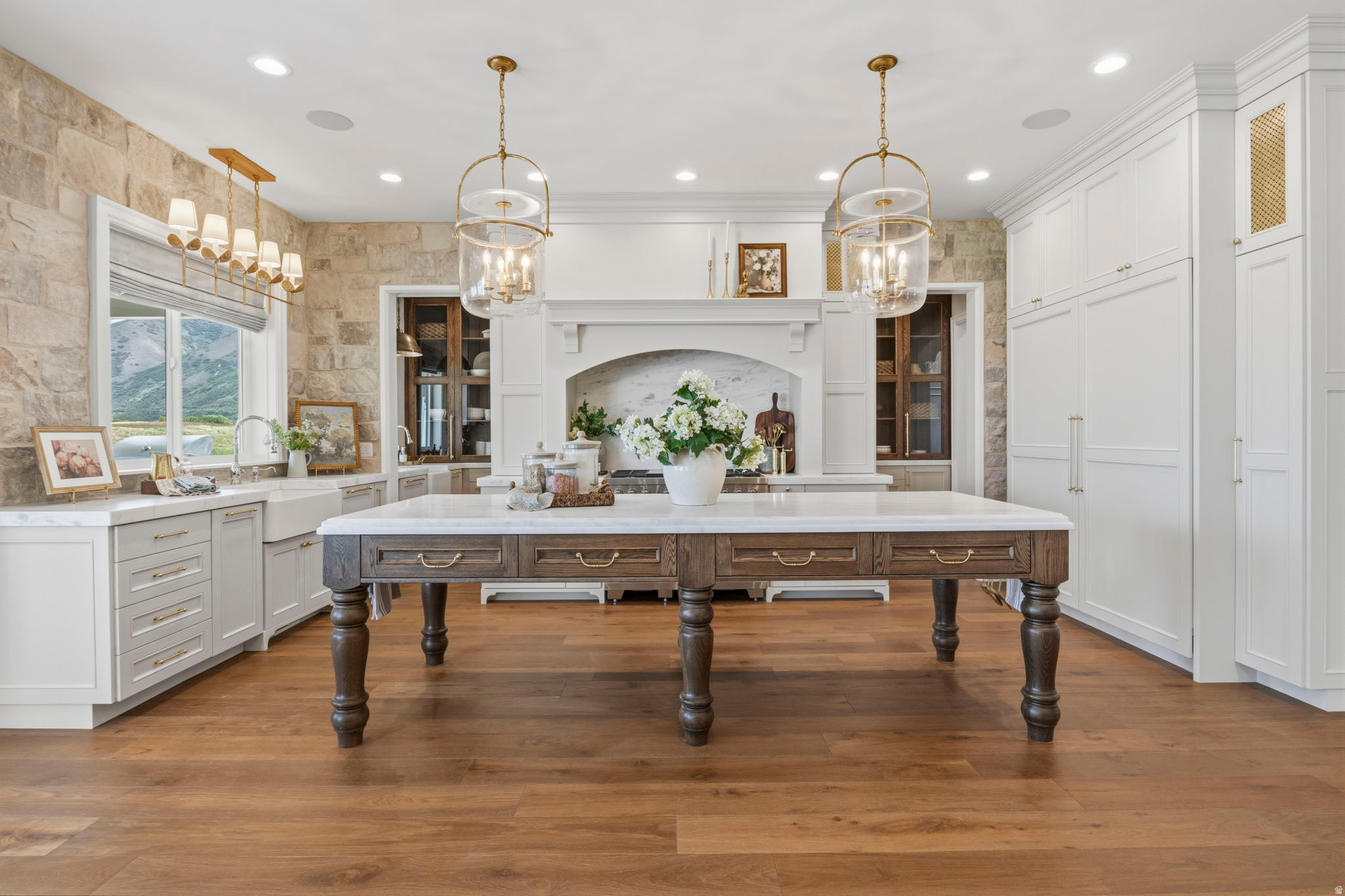 TWIN HOLLOW - Residential