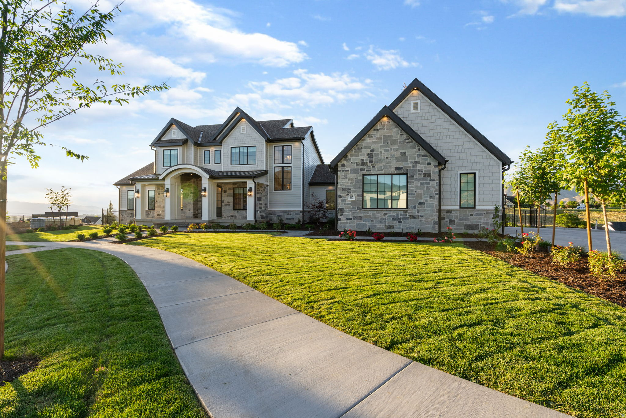 TWIN HOLLOW - Residential