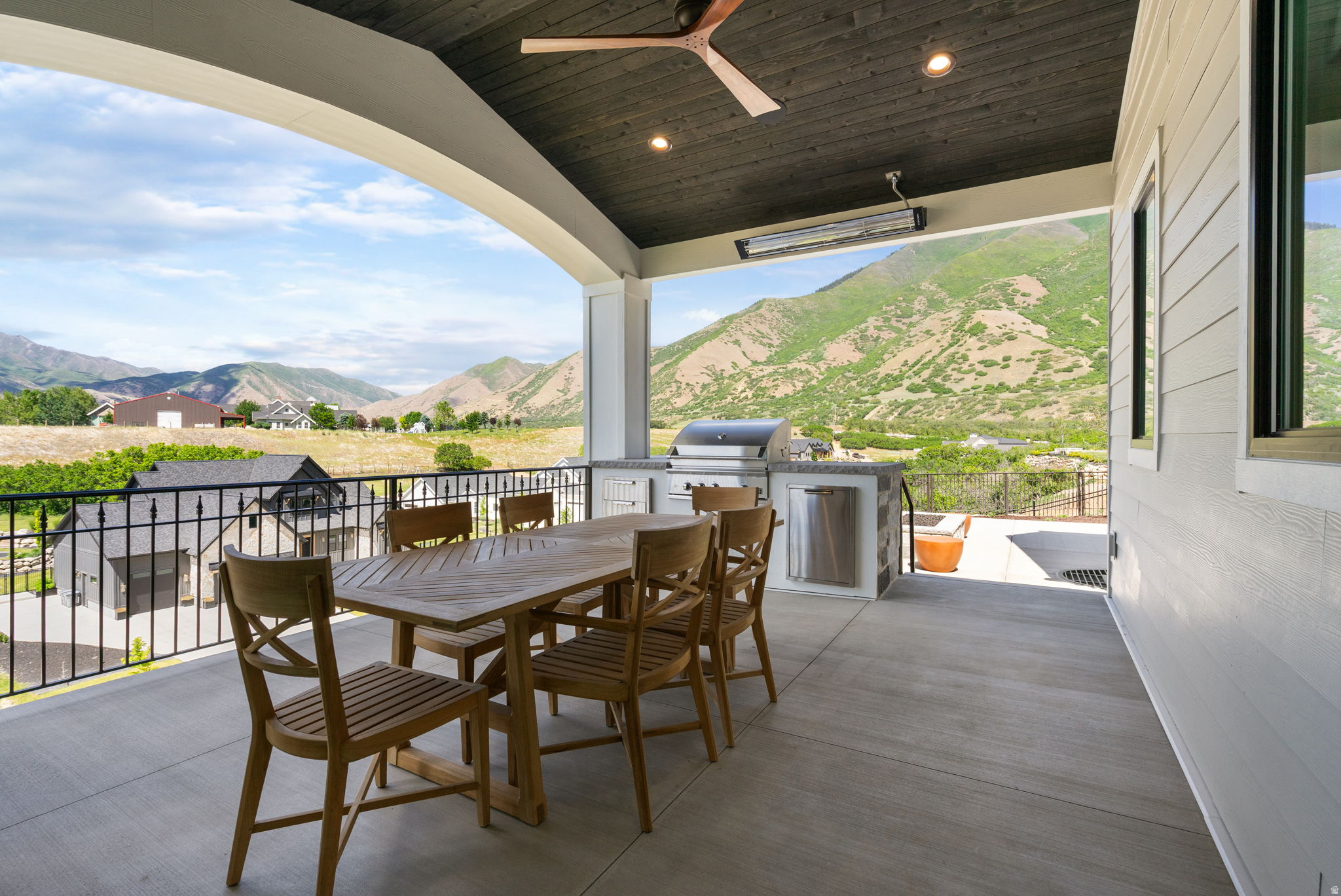 TWIN HOLLOW - Residential