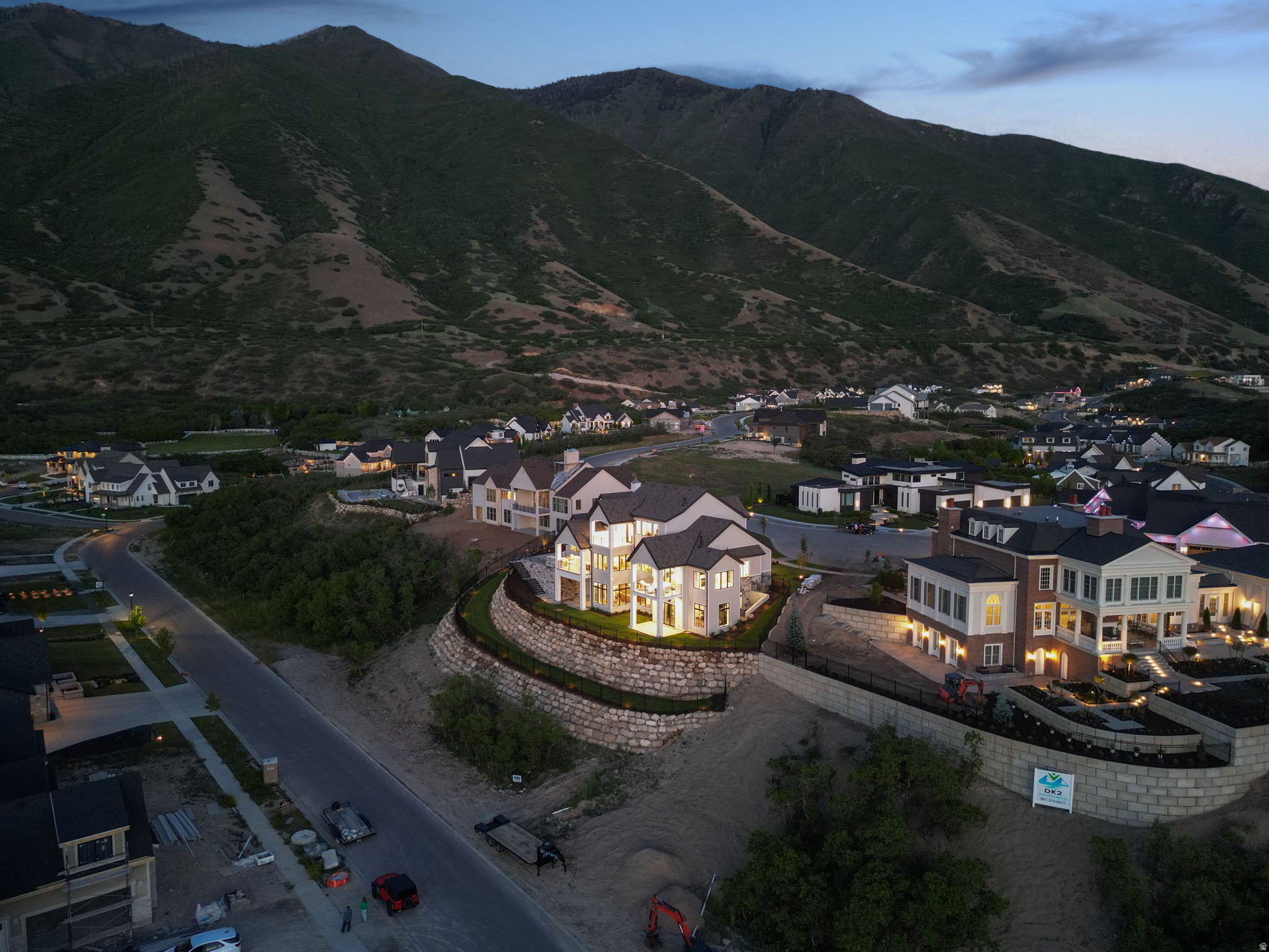 TWIN HOLLOW - Residential