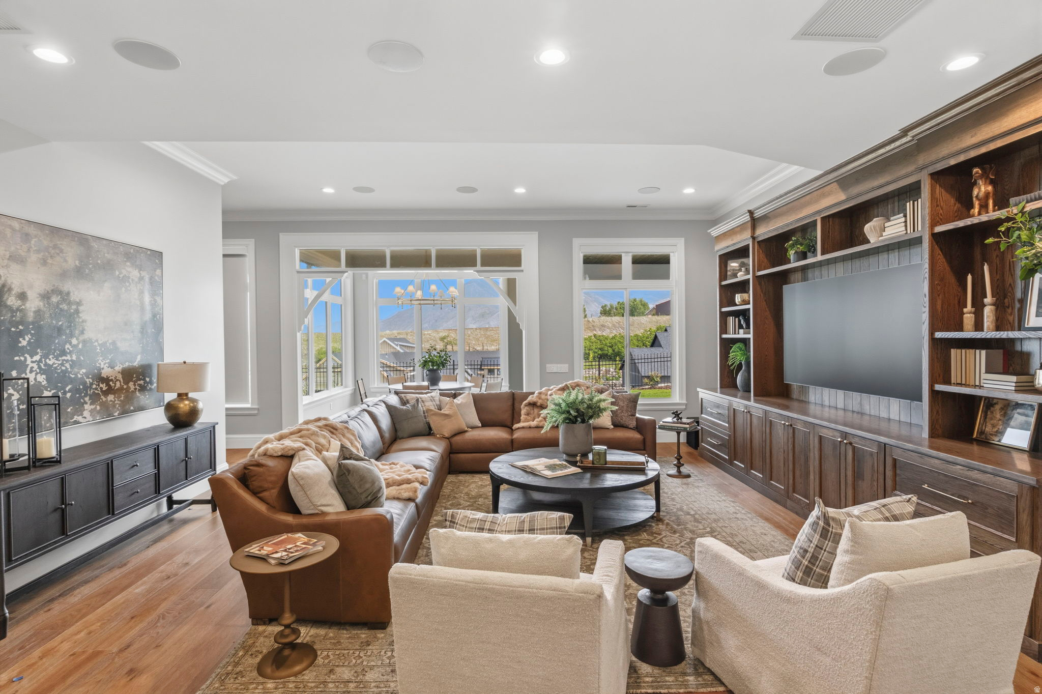 TWIN HOLLOW - Residential