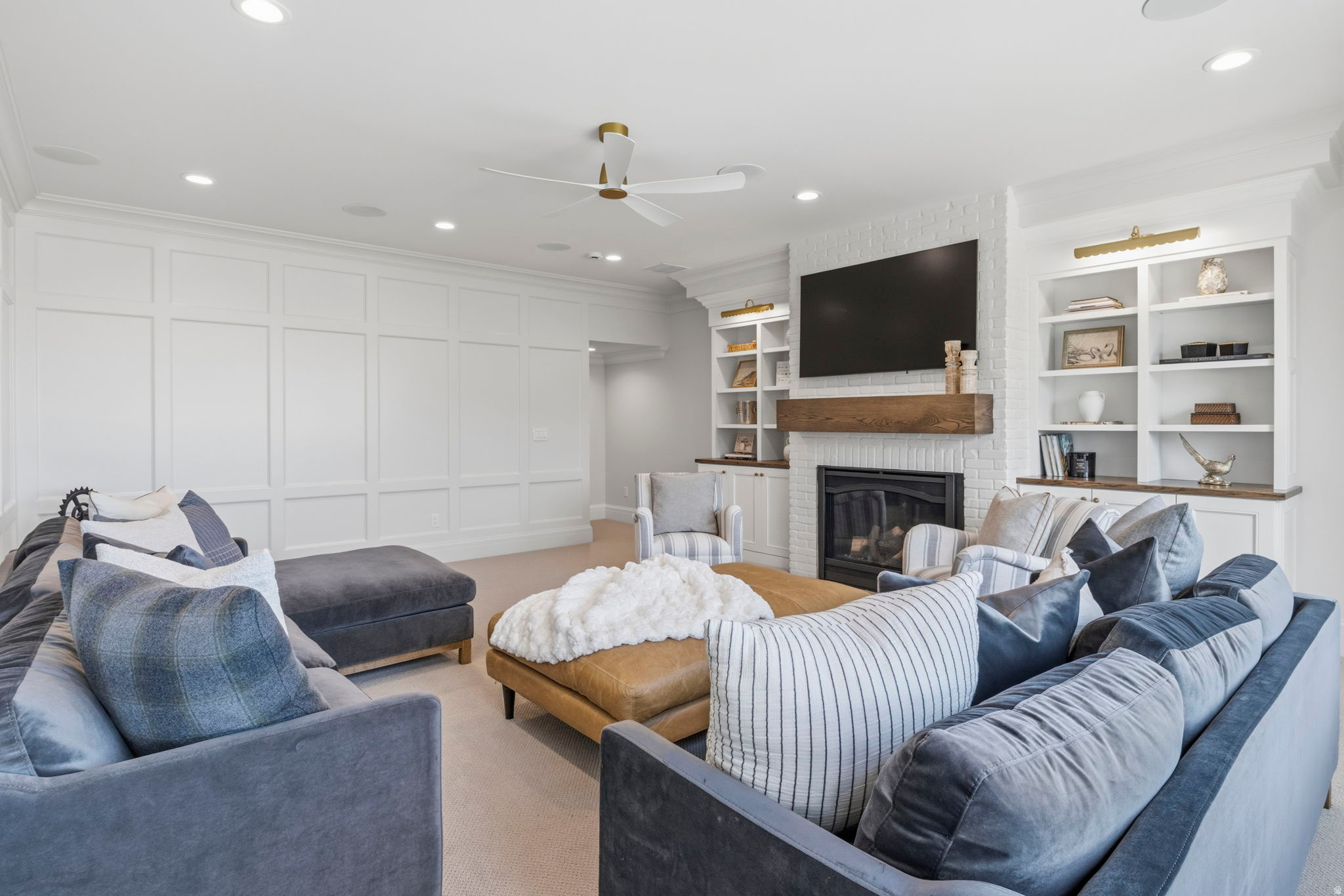 TWIN HOLLOW - Residential