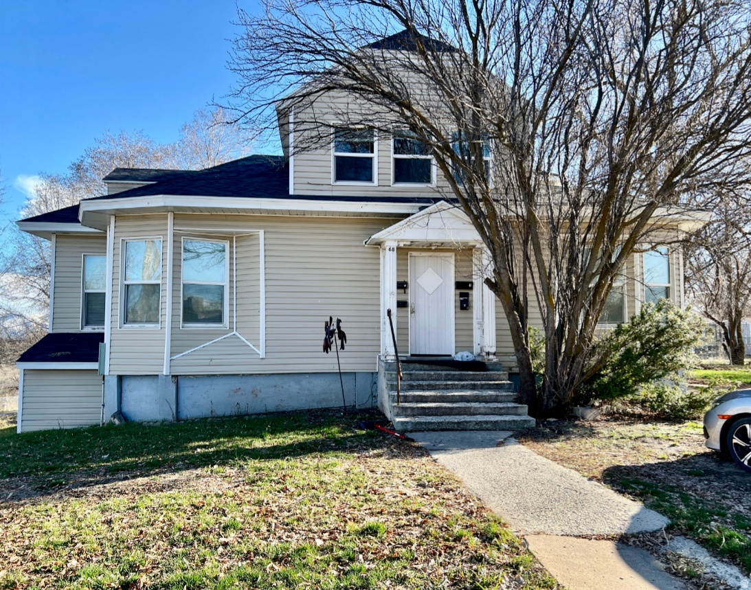 Great 6 plex with lots of added value potential. Gross rents are $3895 monthly. Utilities are paid by tenants. New roof was installed June 2022. Text listing agent for more information. All information herein is deemed reliable but is not guaranteed. The buyer and buyer agent are responsible to verify all listing information, including square feet/ acreage, to the buyer's own satisfaction.