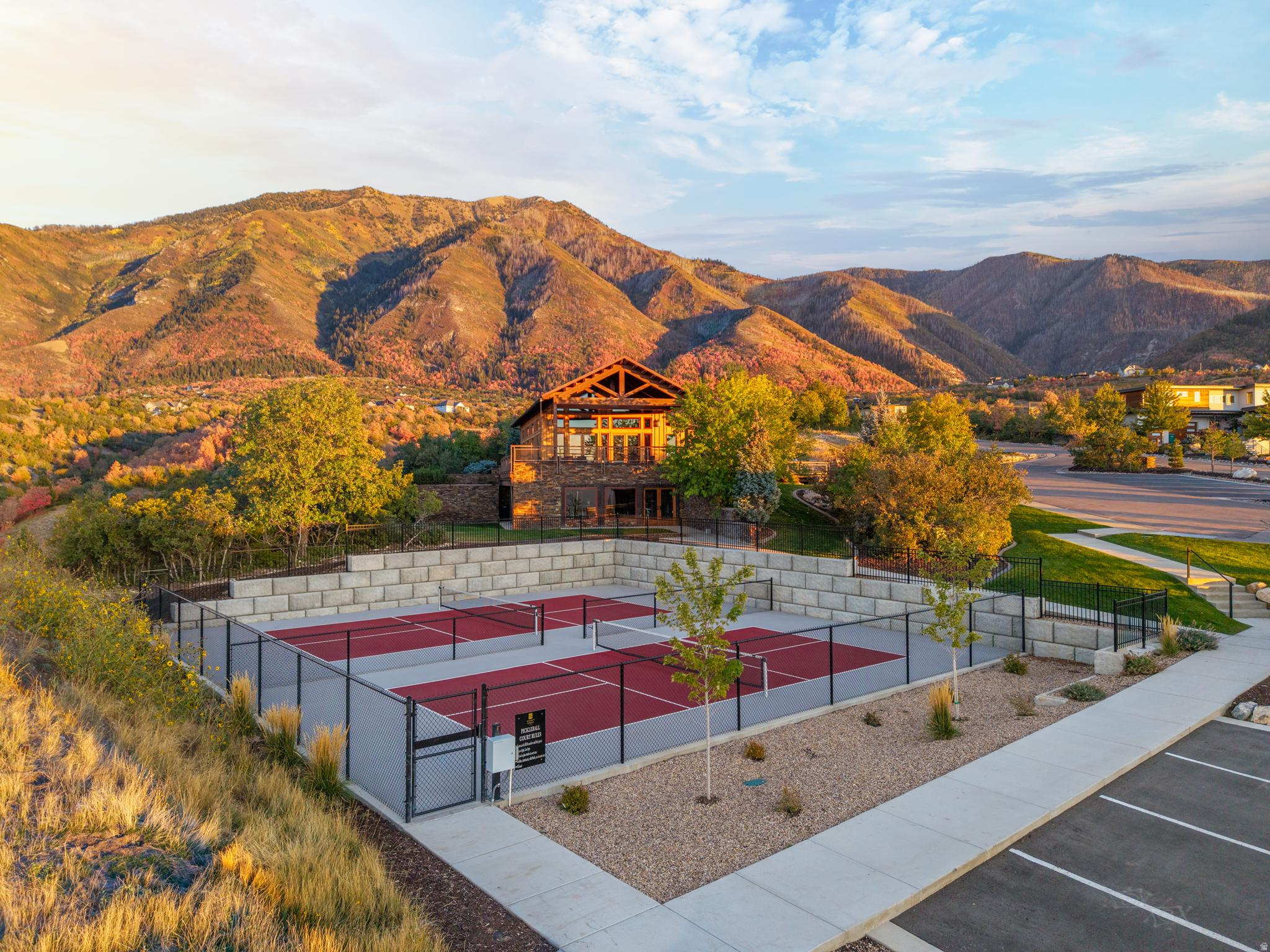 SUMMIT CREEK - Residential