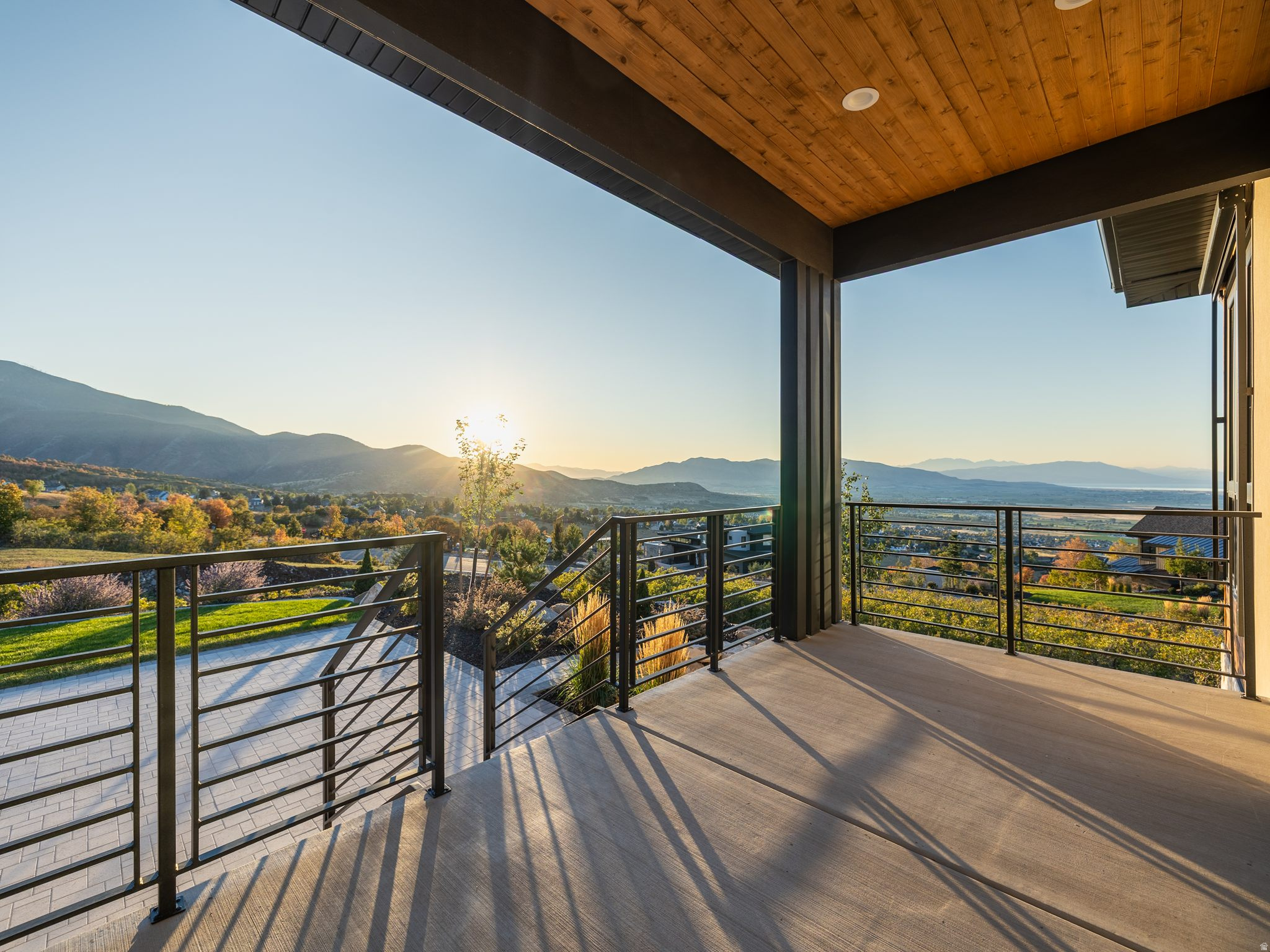 SUMMIT CREEK - Residential