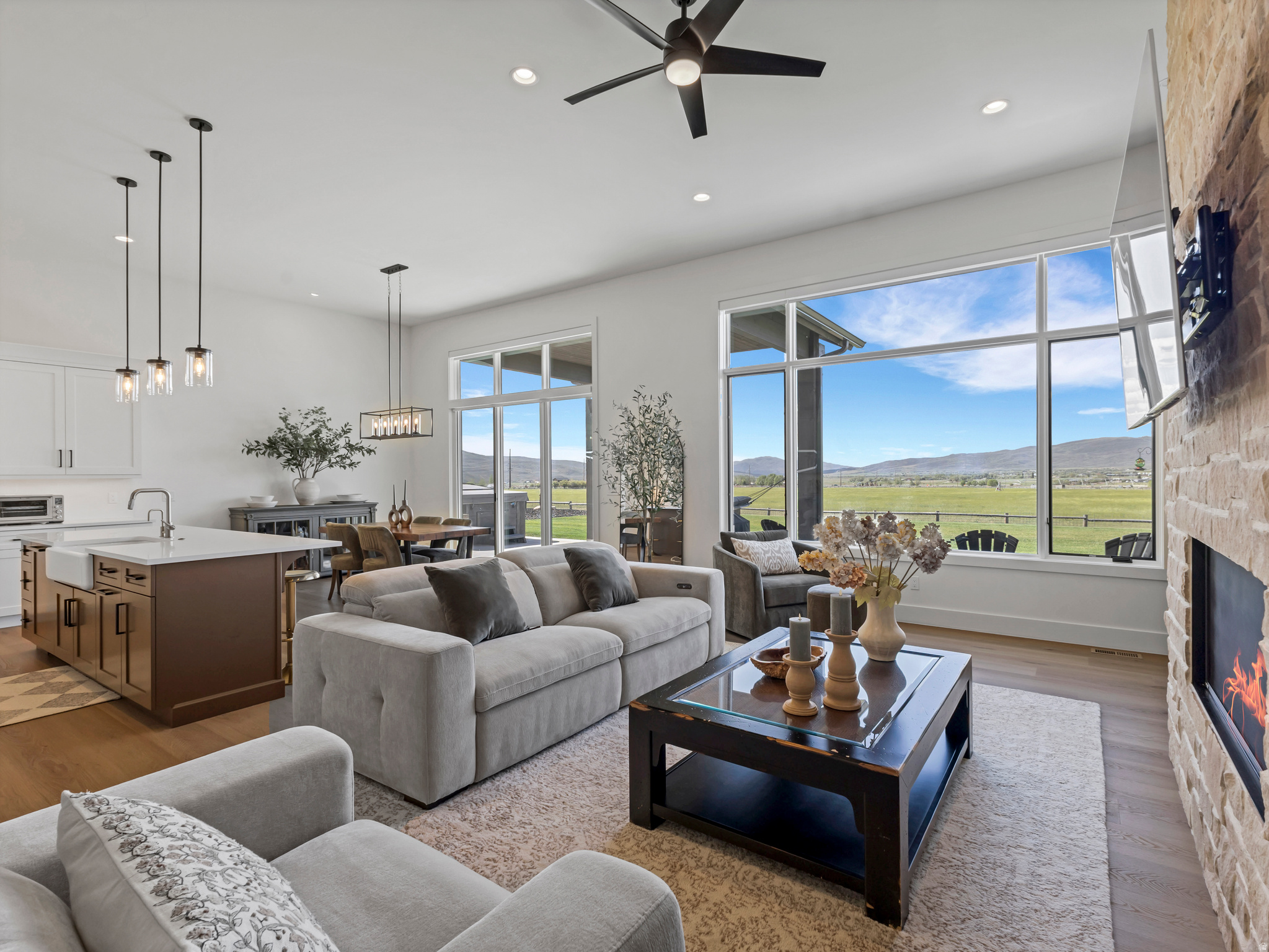 HIGH STAR RANCH - Residential
