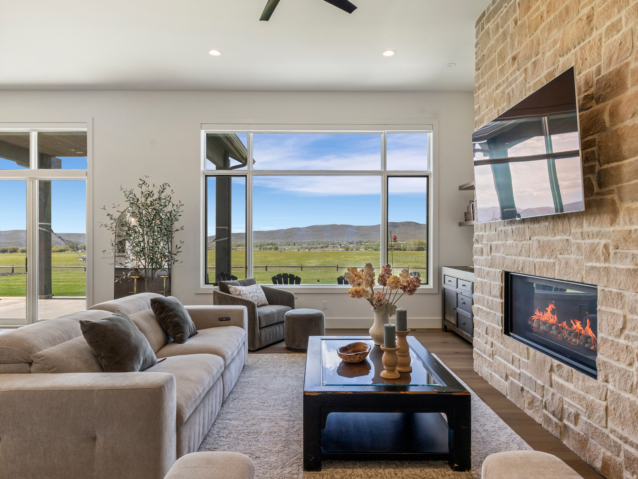 HIGH STAR RANCH - Residential