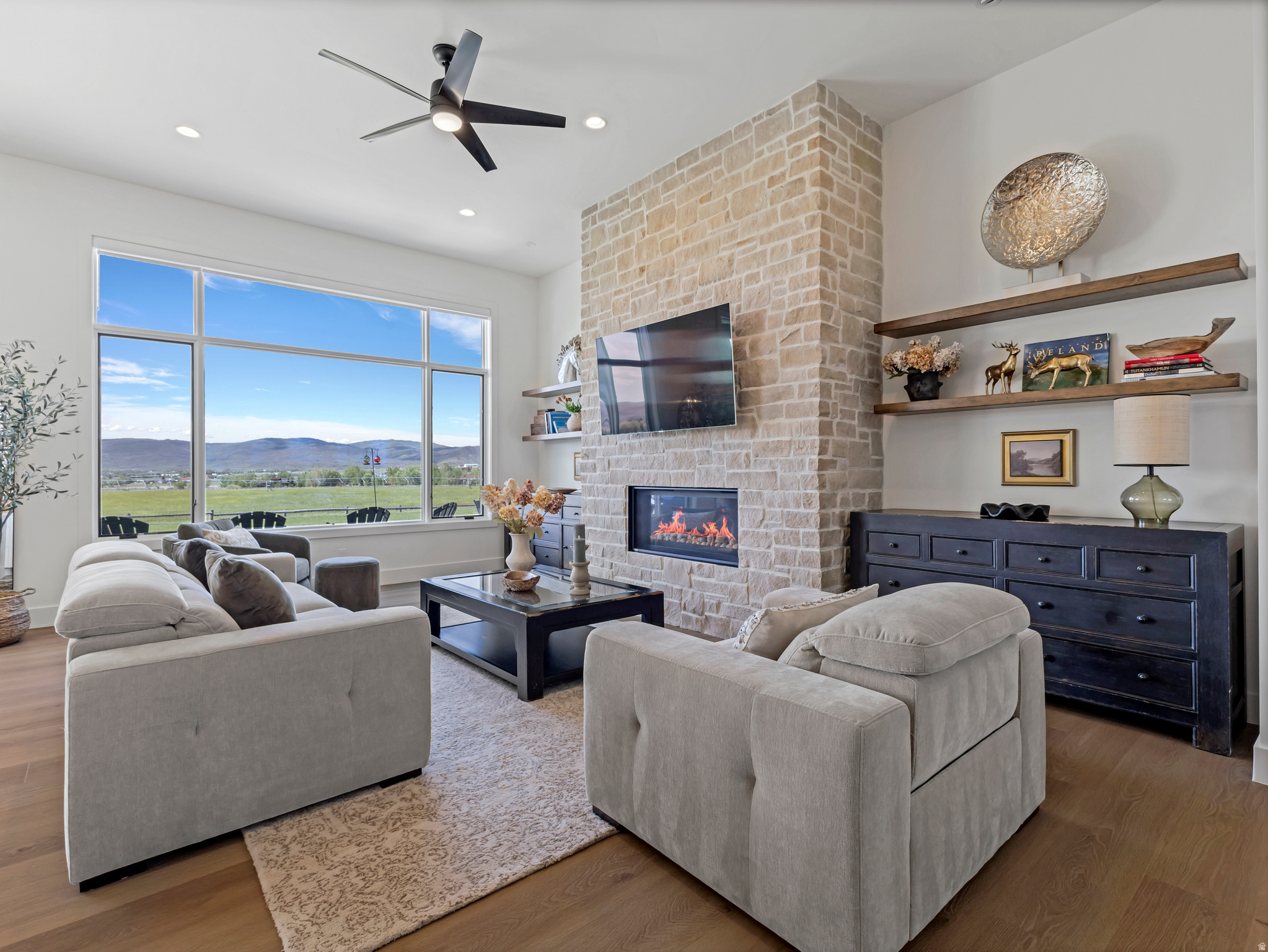 HIGH STAR RANCH - Residential