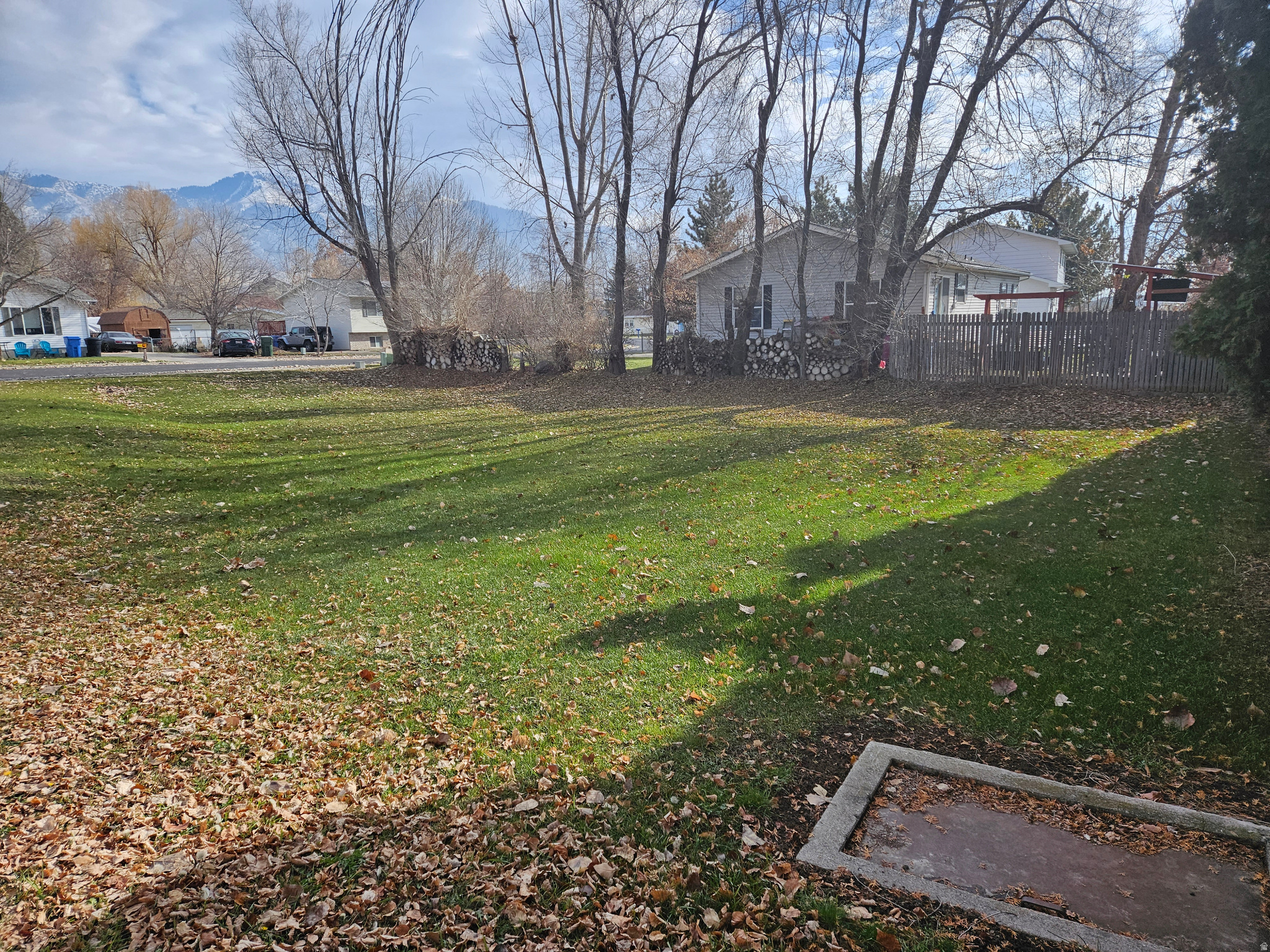 Great corner lot with easy access to shopping schools and recreation.Just south of the Riverwoods great dining and work opportunities.