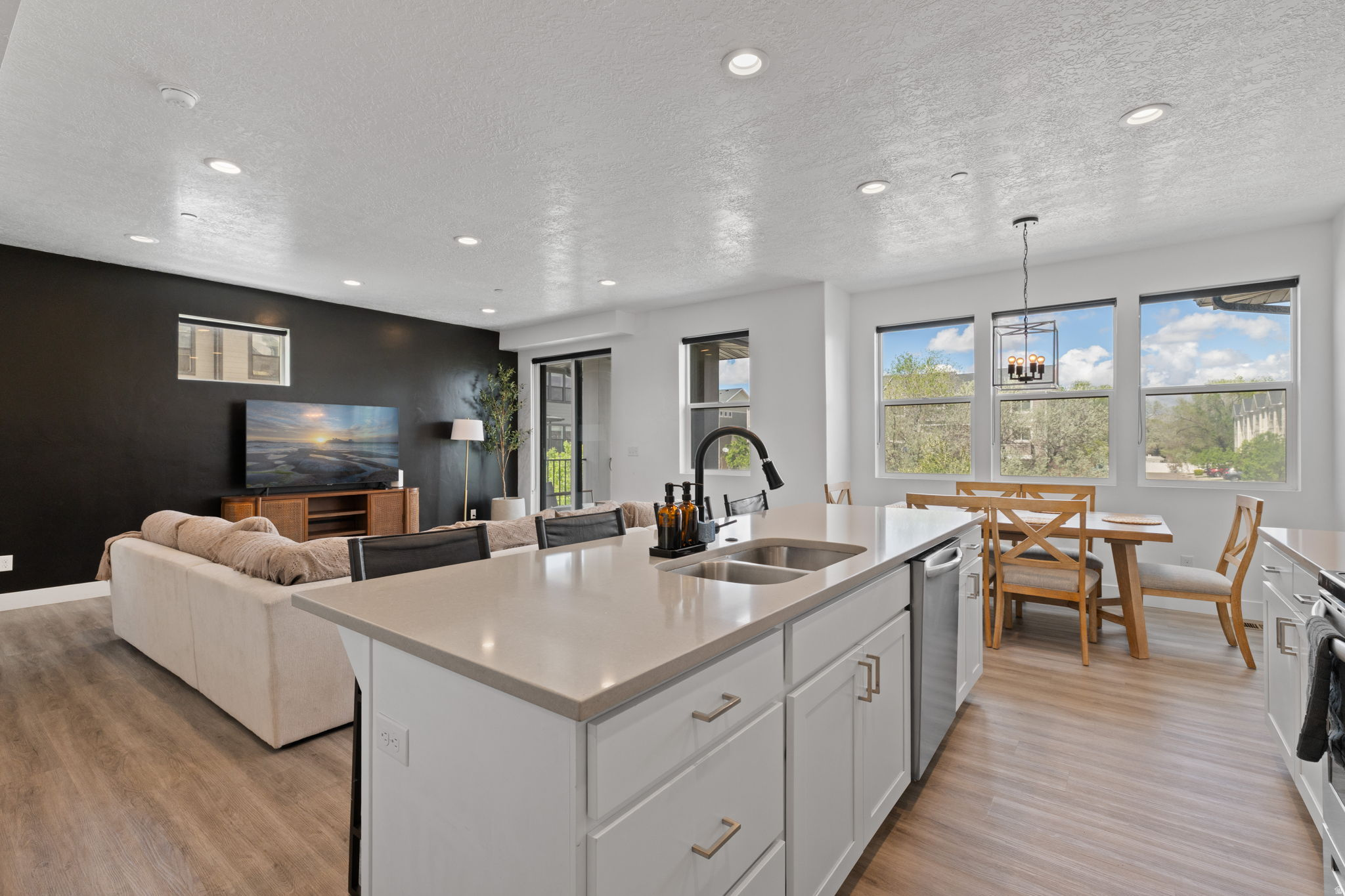 CREEKSIDE - Residential