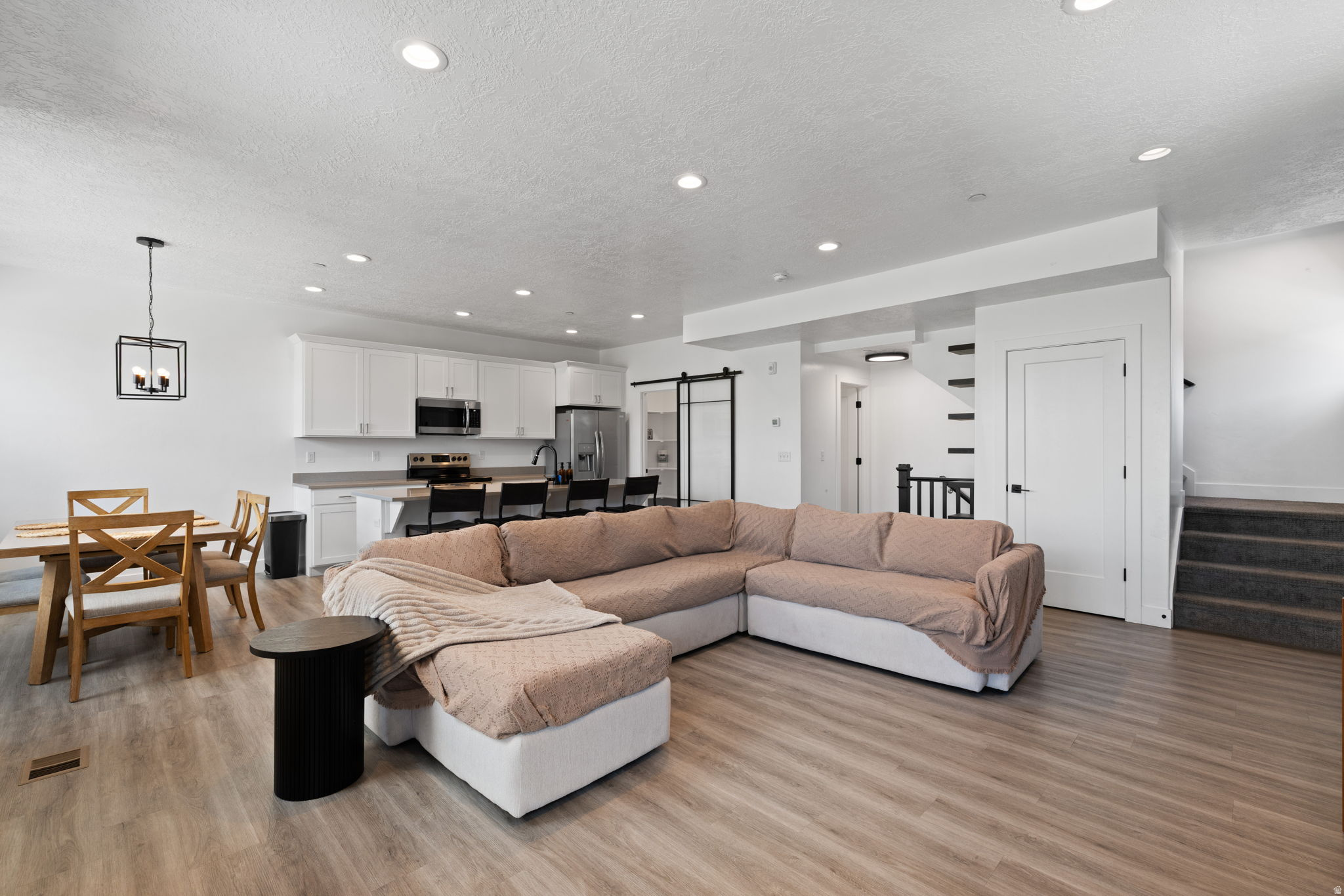 CREEKSIDE - Residential