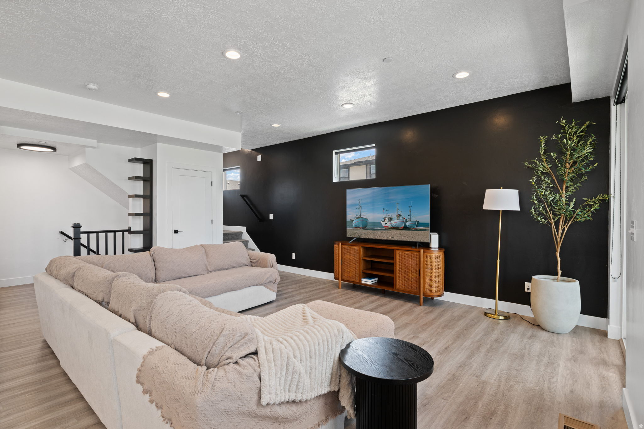 CREEKSIDE - Residential