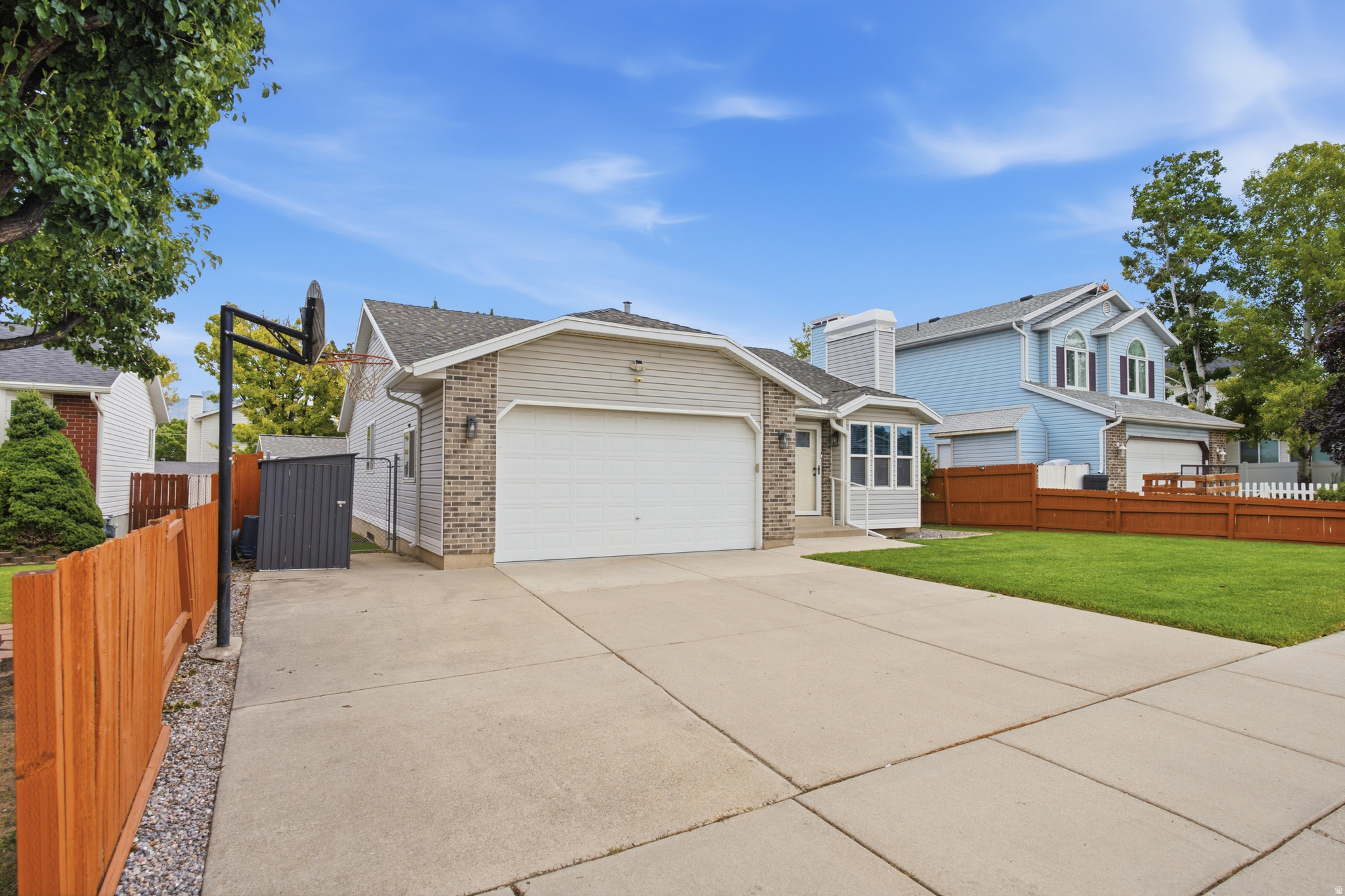 HOMES AT CROSSPOINTE - Residential