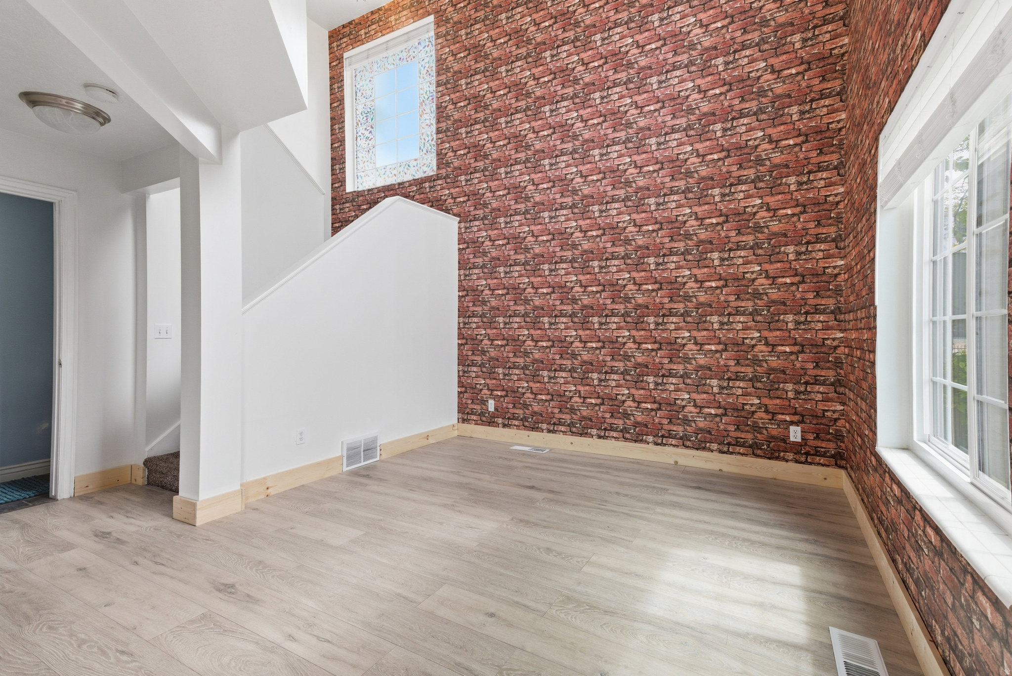 LINCOLN COURT - Residential