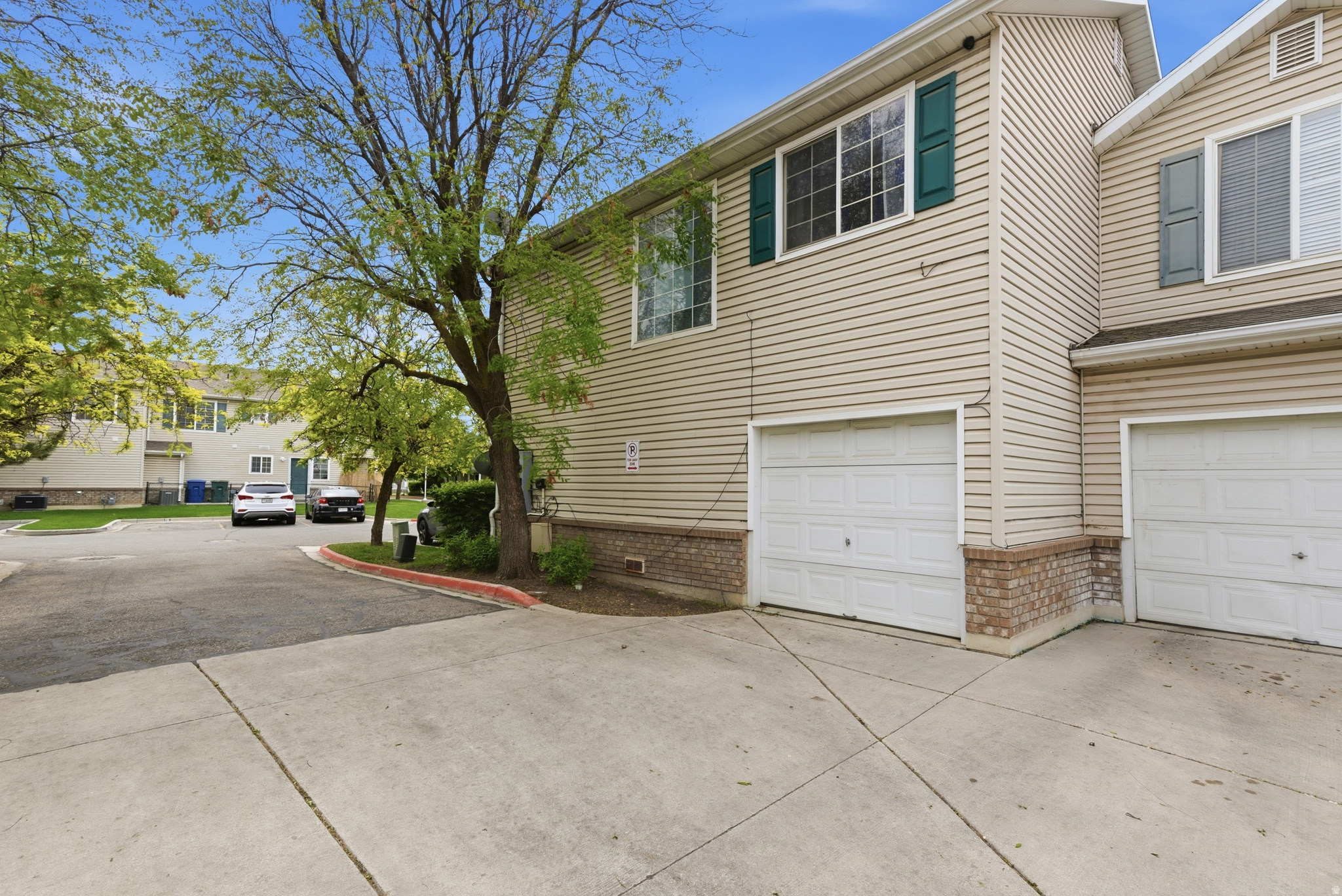 LINCOLN COURT - Residential