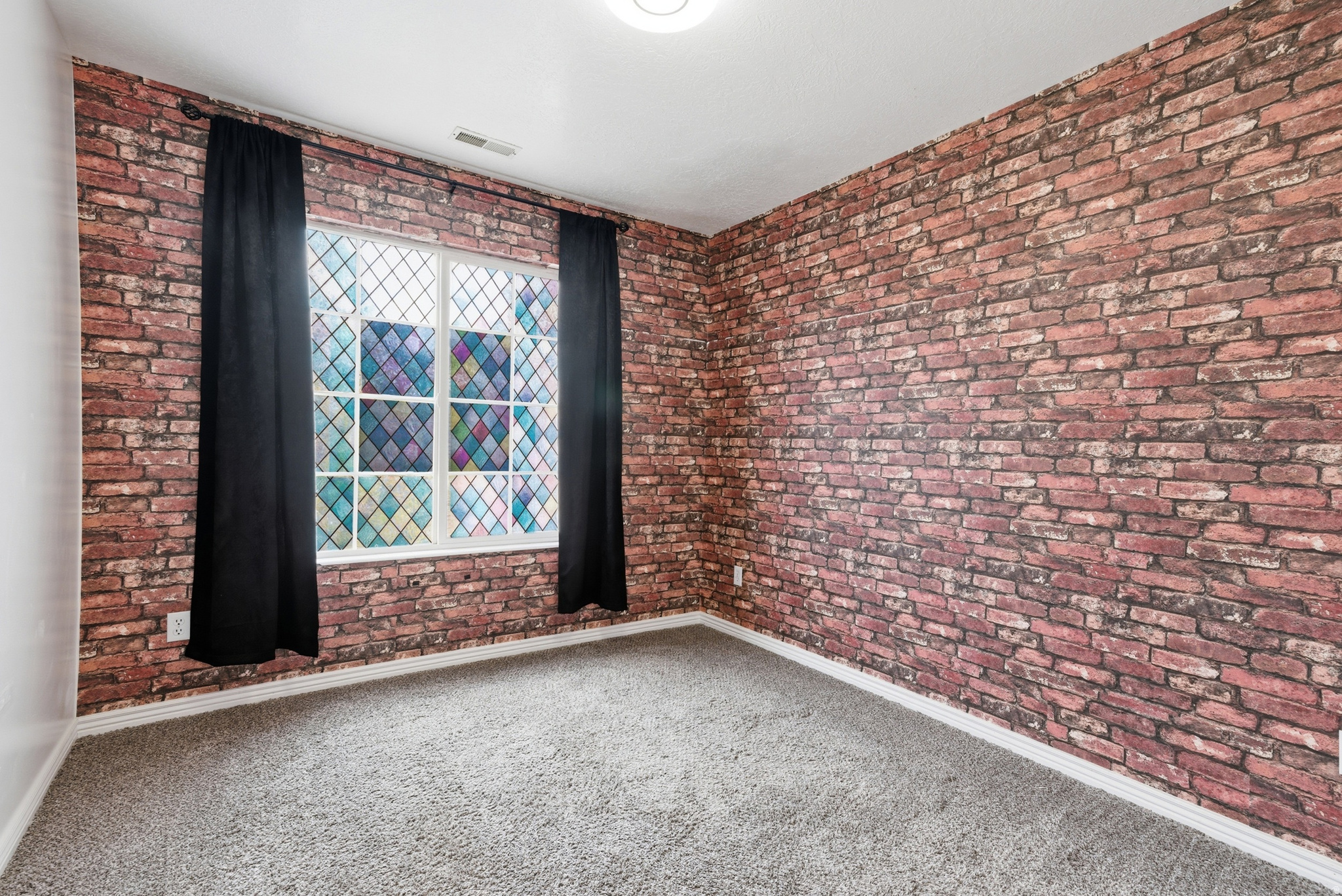 LINCOLN COURT - Residential