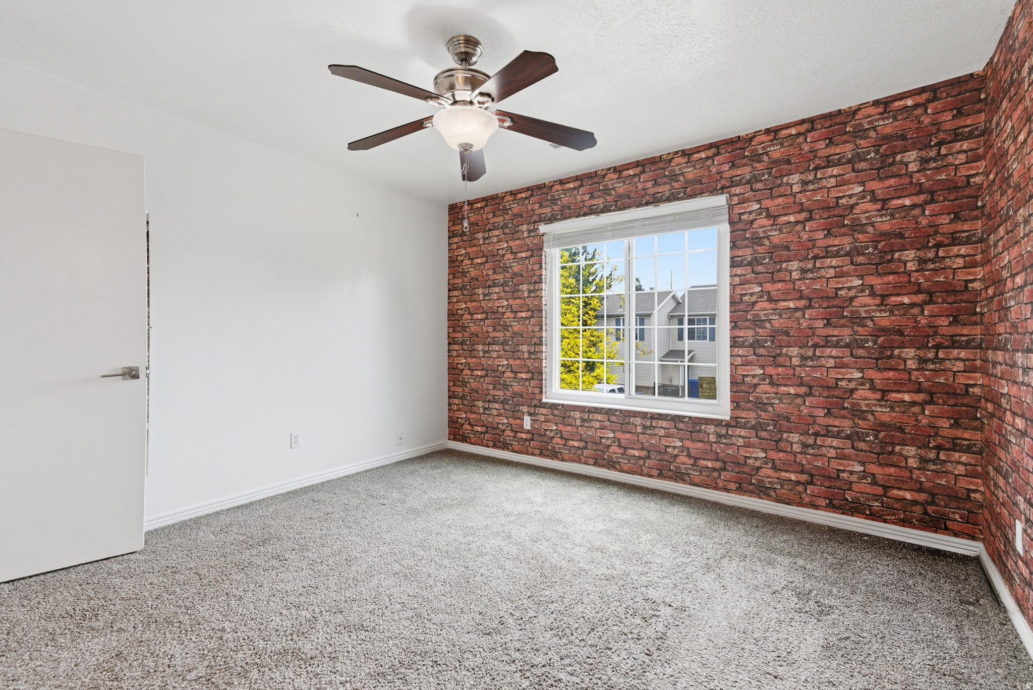 LINCOLN COURT - Residential