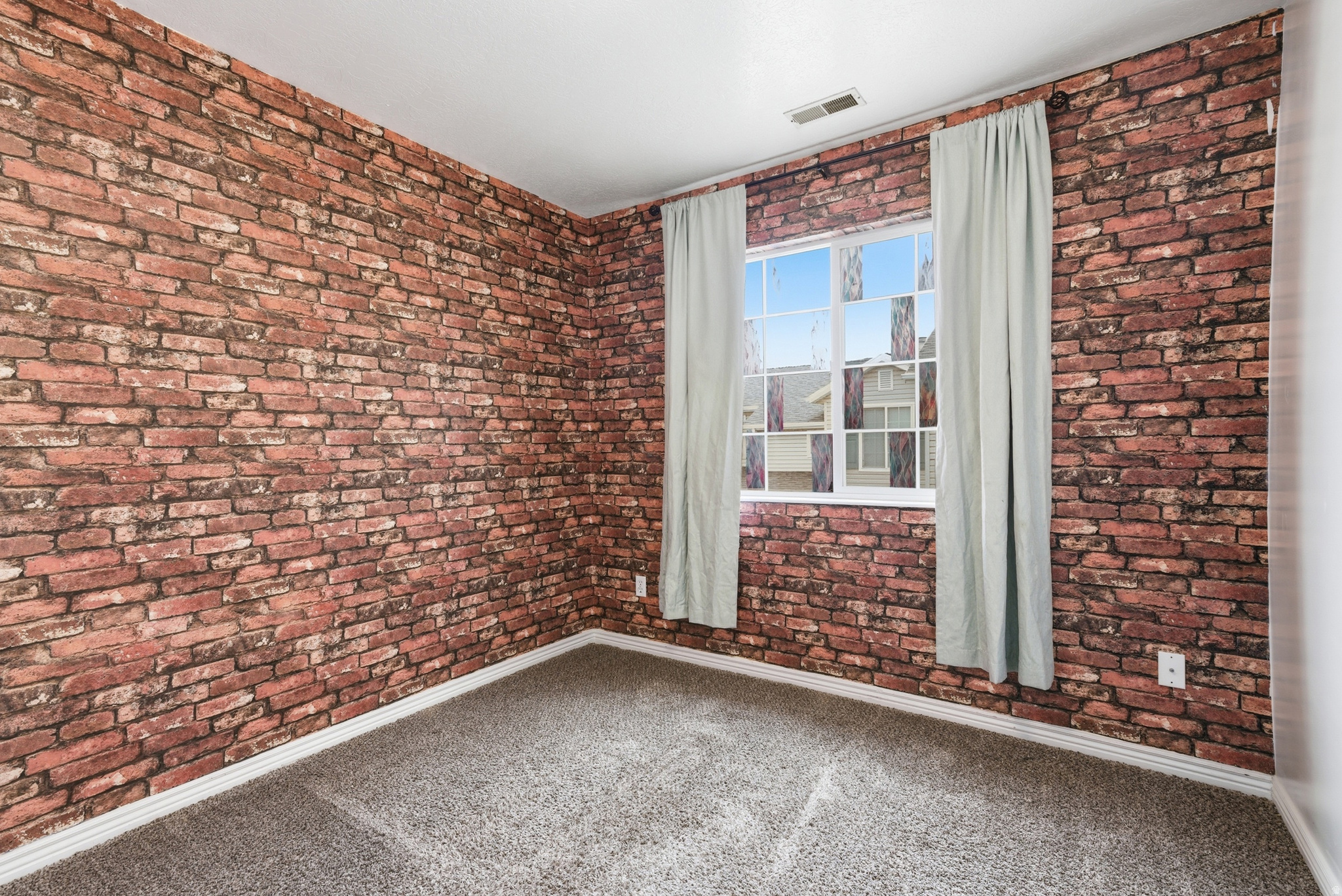 LINCOLN COURT - Residential
