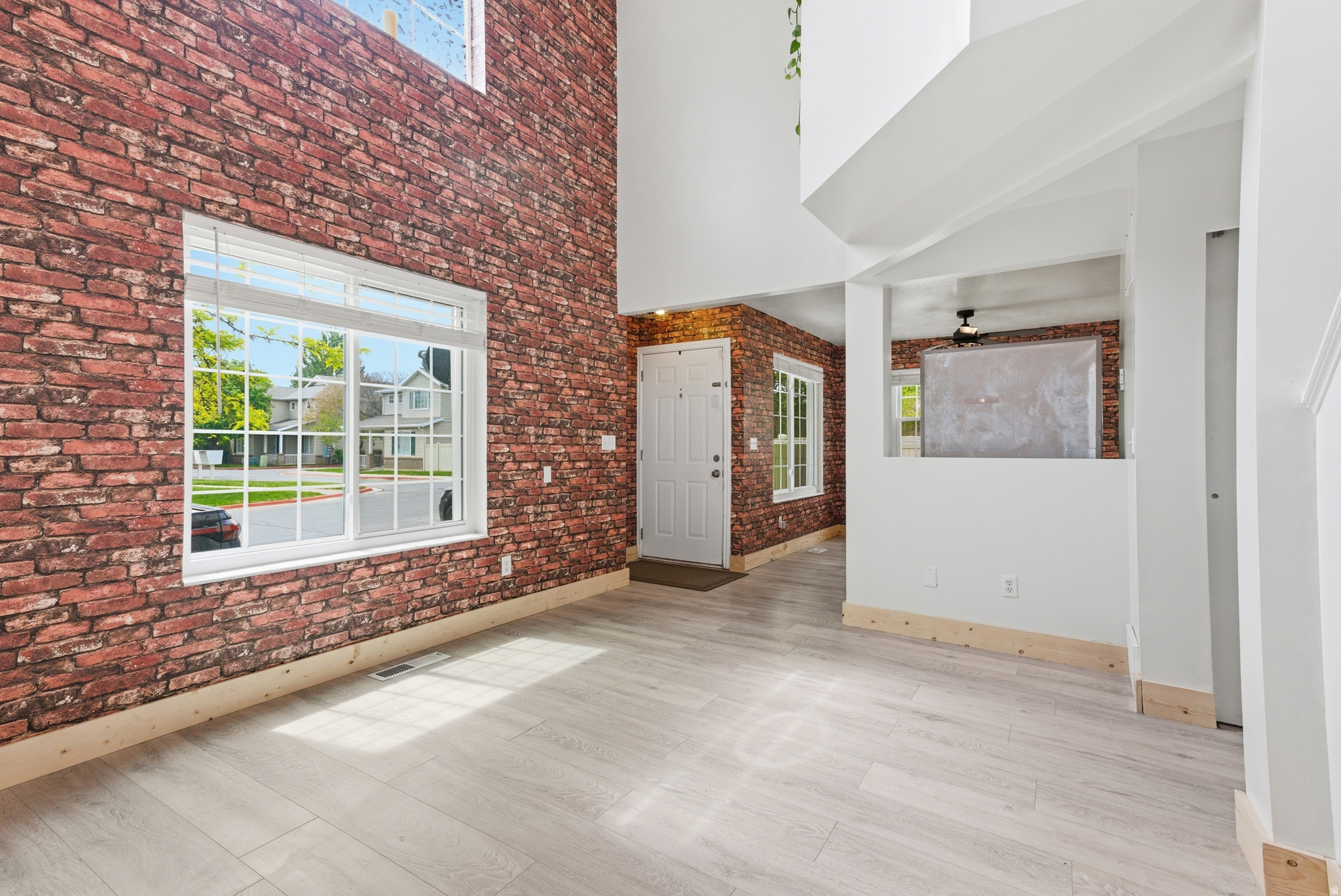 LINCOLN COURT - Residential