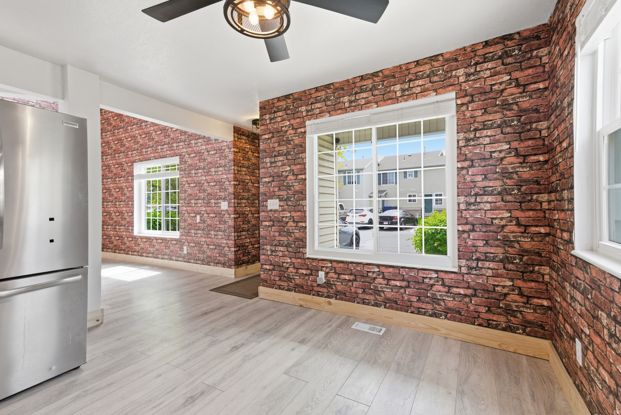LINCOLN COURT - Residential