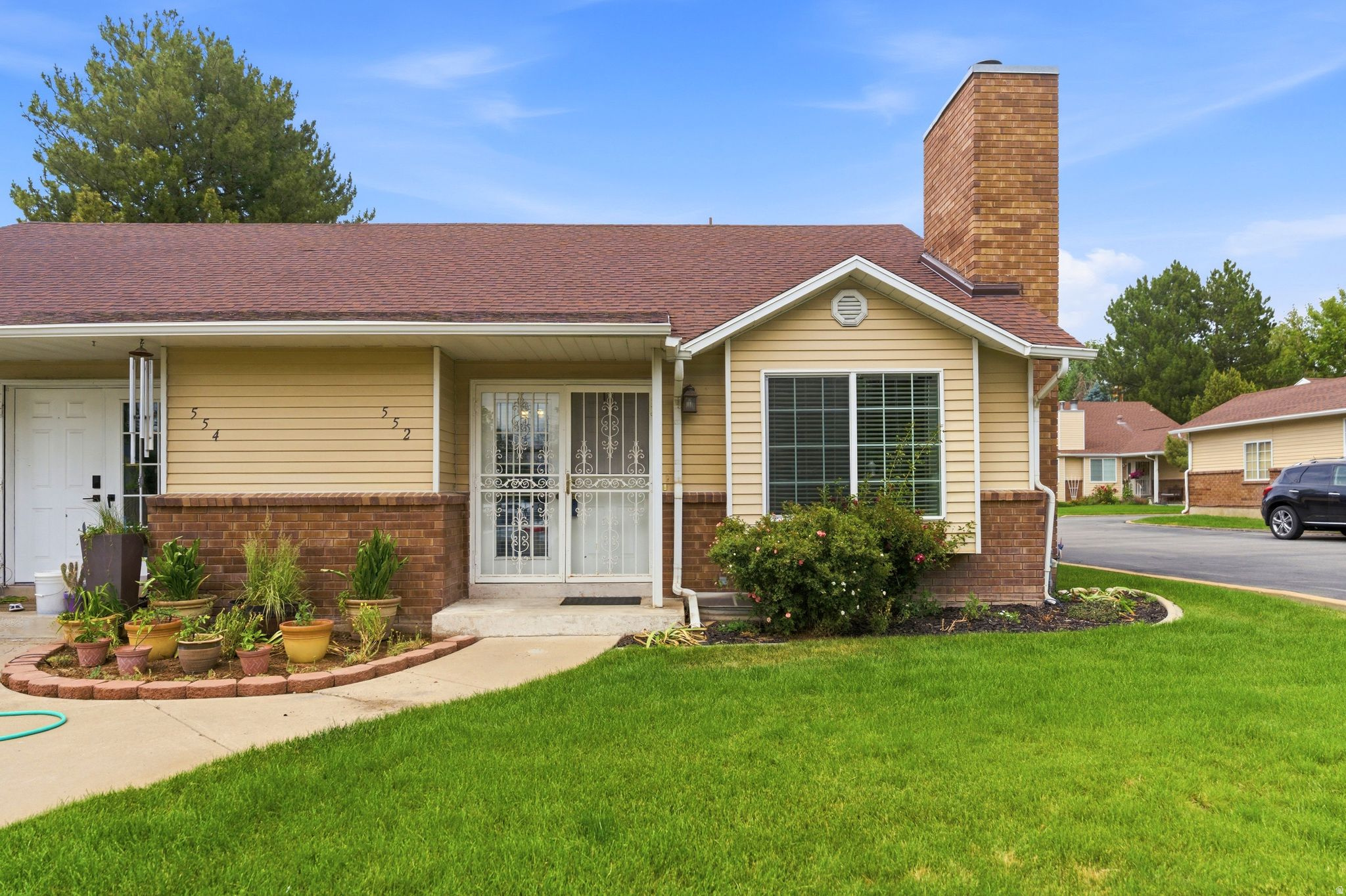 Convenient single level living in a quiet neighborhood with flat streets in Bountiful.   Great location close to shopping, restaurants and only 15 minutes from downtown Salt Lake and the airport.   This home offers 3 bedrooms and 2 1/2 bathrooms.  A one car garage and one car carport.  You will love all of the natural light that comes into the home and the open feel from the vaulted ceilings.   There are laundry hookups on both levels.    Newer furnace, air conditioner and water heater ease the worry of costly repairs in the near term.   Close to schools and bus lines.   Easy to show.