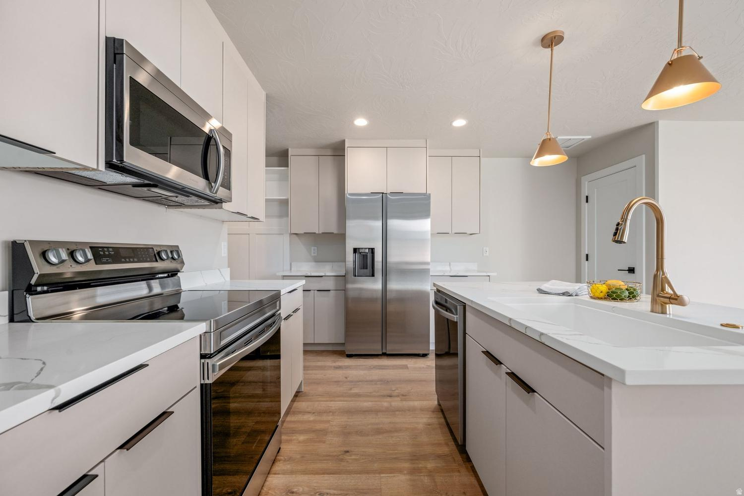 LAKESIDE STUCKI FARMS - Residential
