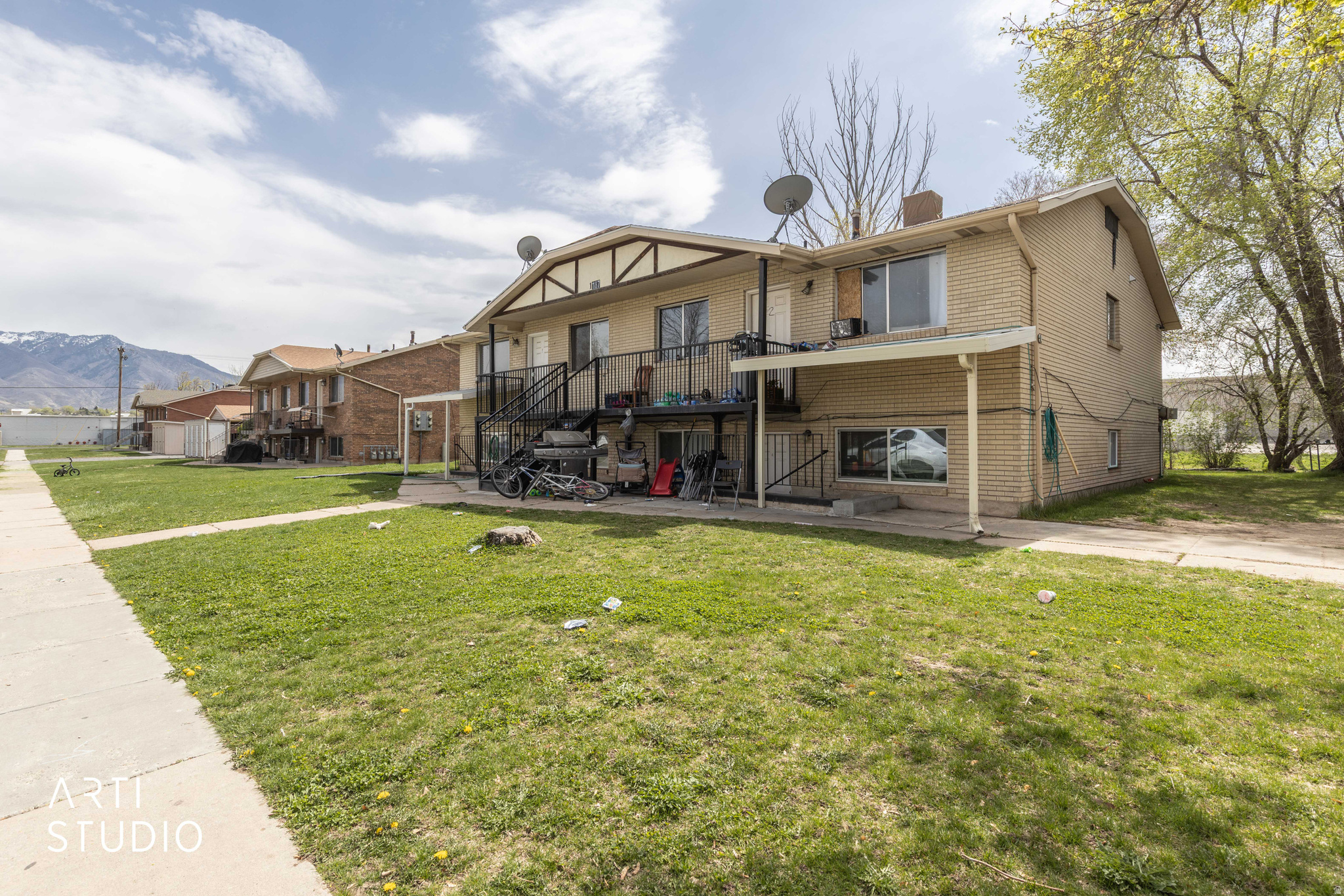 Adding to your portfolio has never been easier. This building has fantastic potential alongside its neighbor, 1215 W. 4700 S. (MLS 2154394). If you're considering an owner-occupied beginner portfolio, this would apply as well!