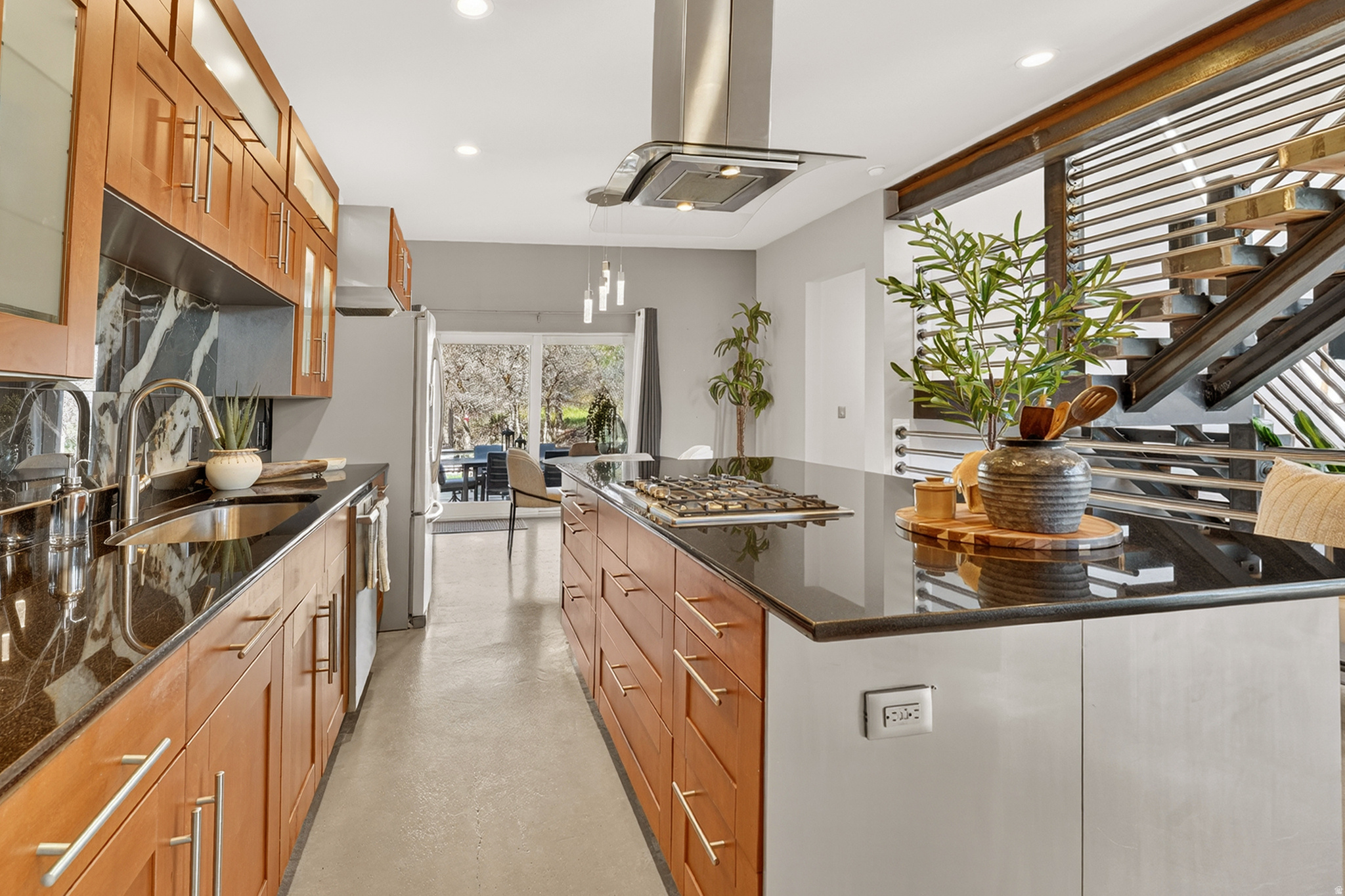 SUNCREST-THE POINTE - Residential