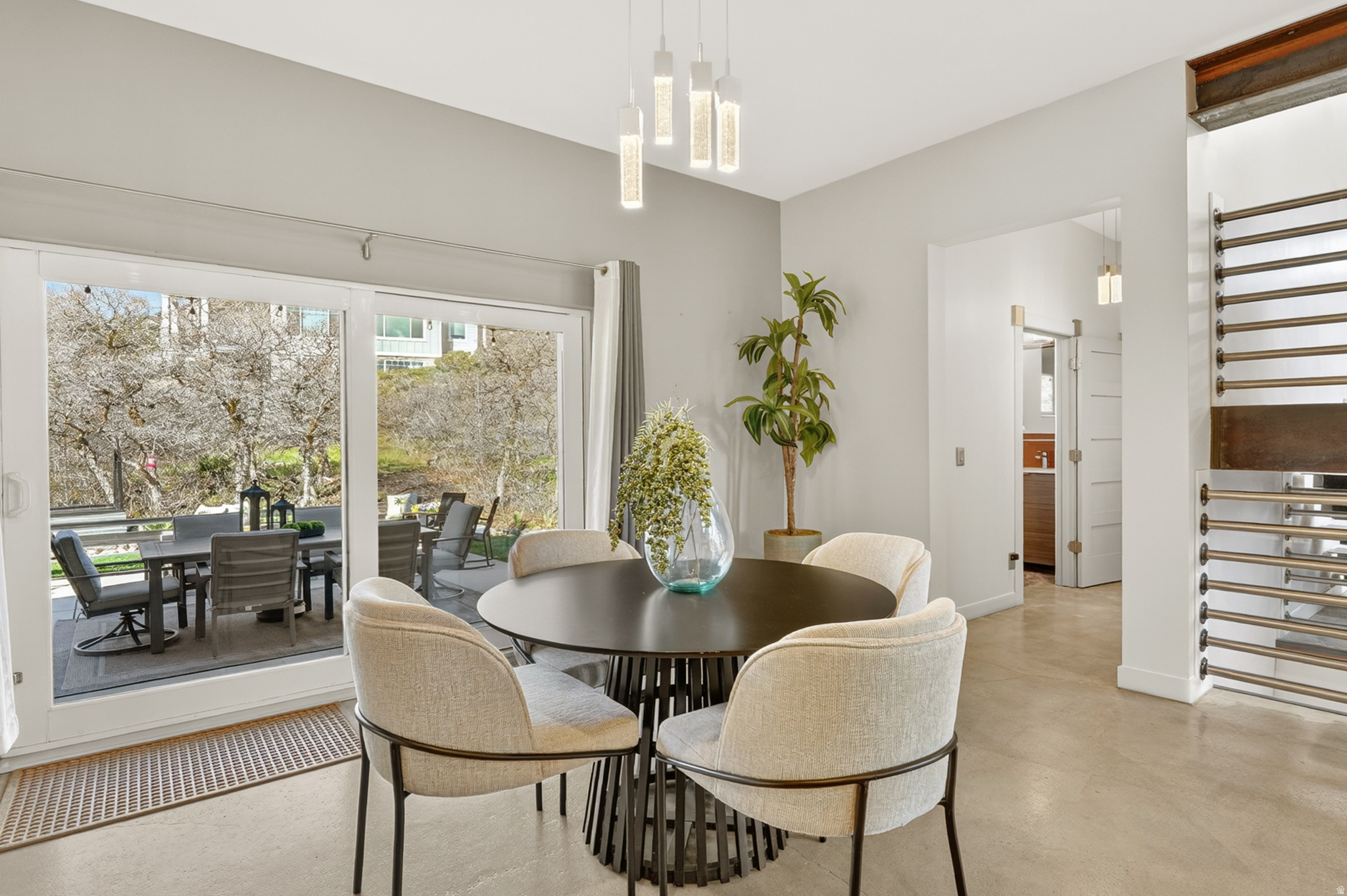 SUNCREST-THE POINTE - Residential
