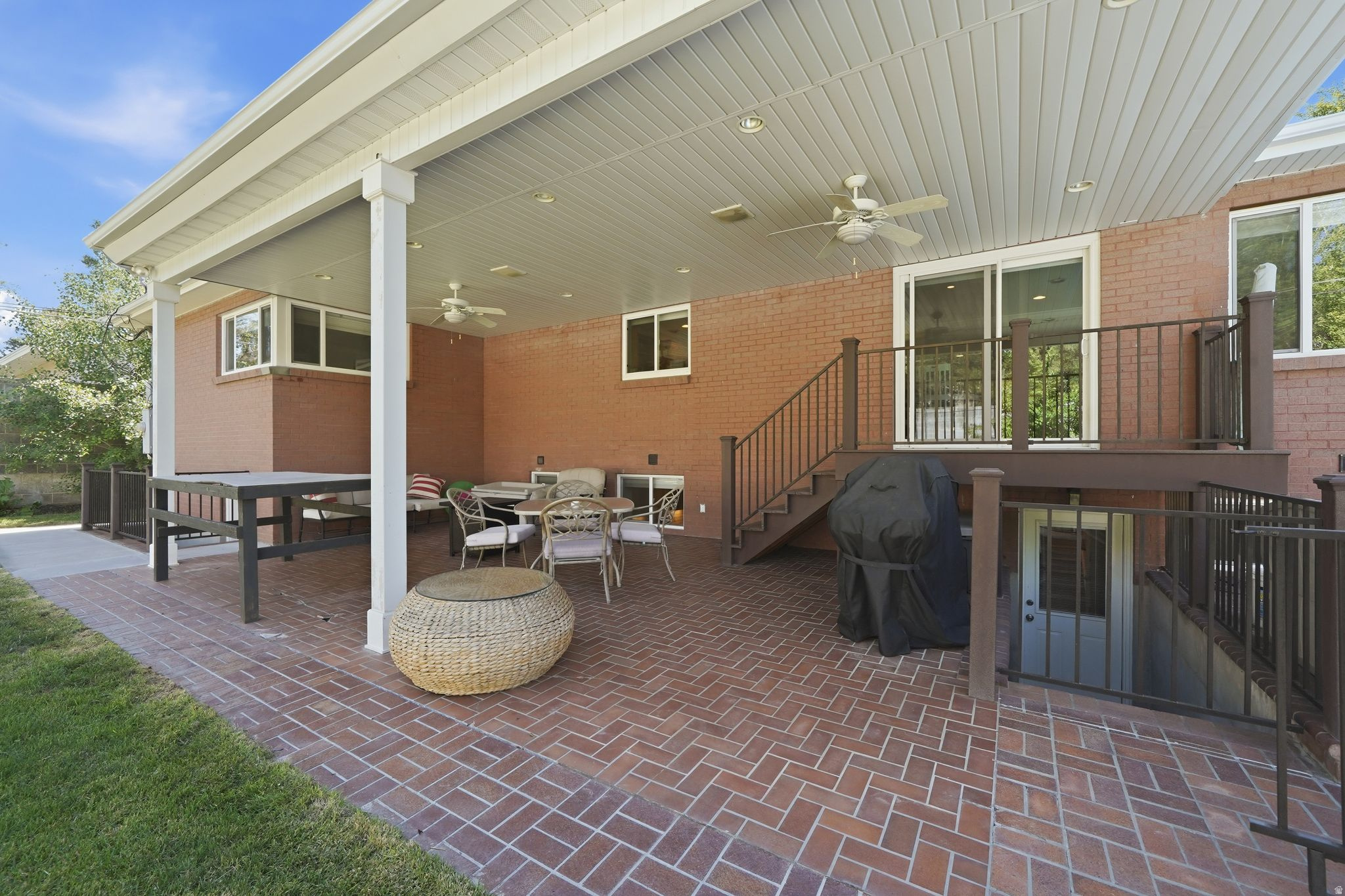 EL VERDA GARDENS - Residential