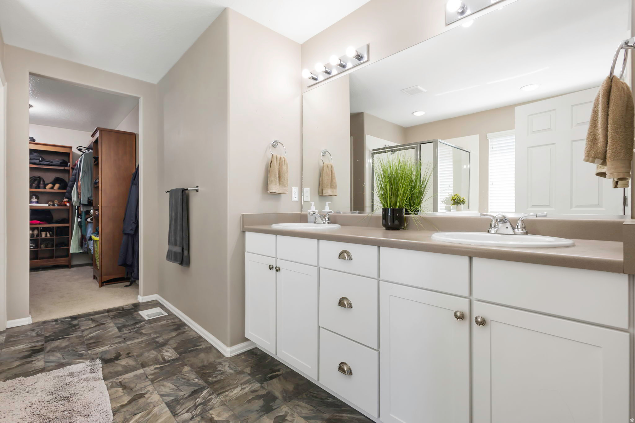 GREY HAWK - Residential