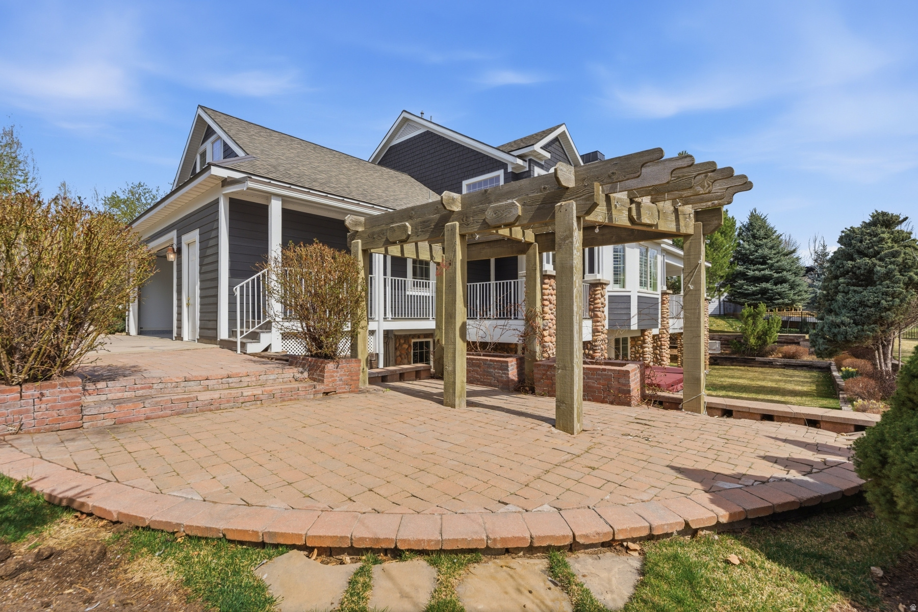 DUTCH FIELDS - Residential