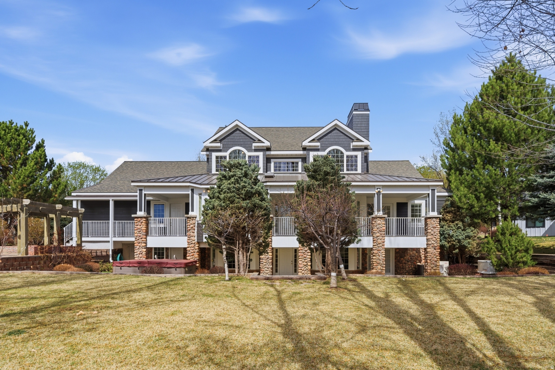 DUTCH FIELDS - Residential