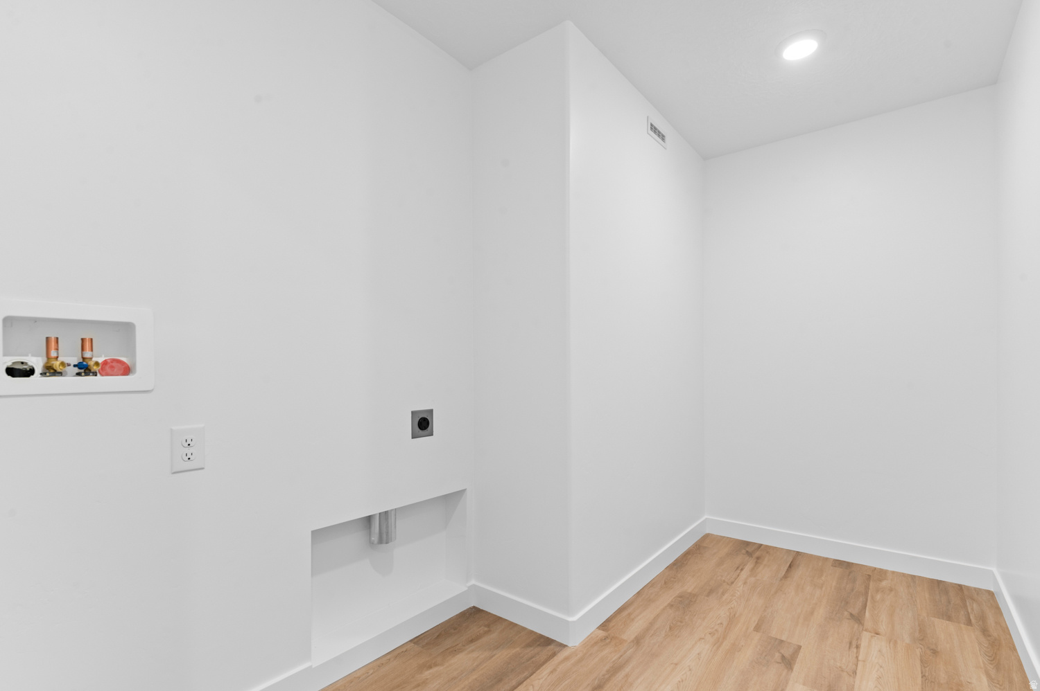 INVERNESS BY D.R. HORTON - Residential