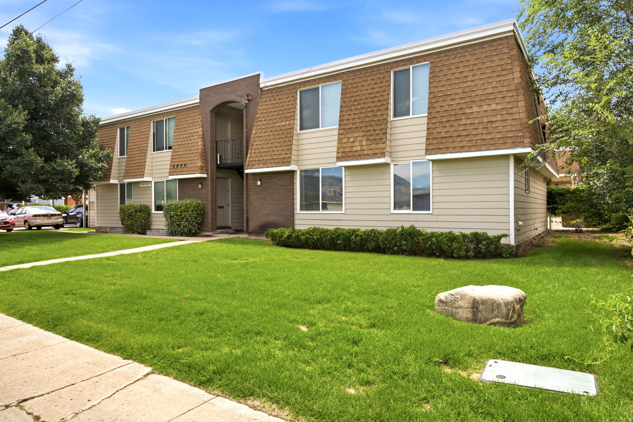 Don't miss this beautifully updated 2-bedroom, 1-bathroom main-level apartment in Washington Terrace! This inviting home features spacious bedrooms, a walk-in closet, stainless steel kitchen appliances, central air conditioning, and washer/dryer hookups for added convenience. A covered carport provides protected parking, making this apartment an excellent place to call home.