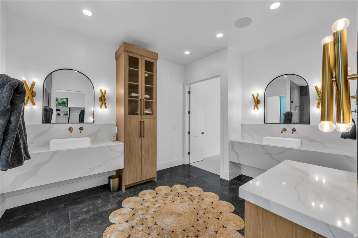 SOUTHERN ESTATES - Residential