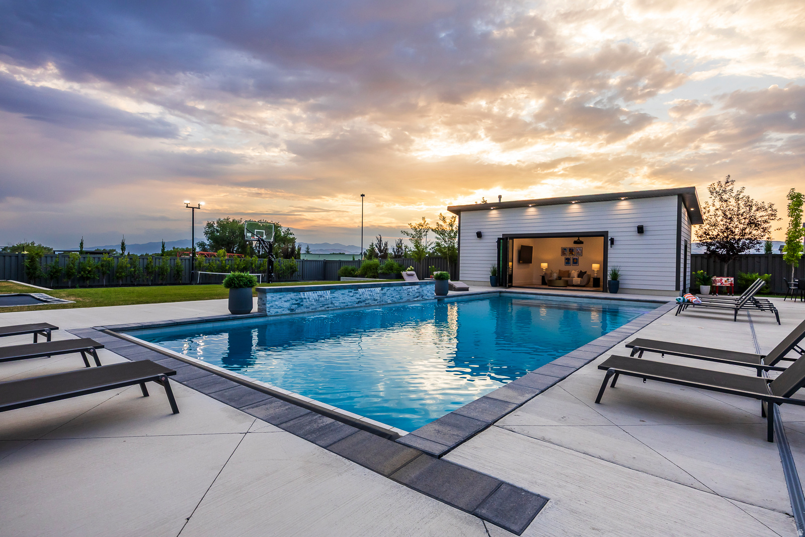 RIDGEVIEW EST 408 - Residential