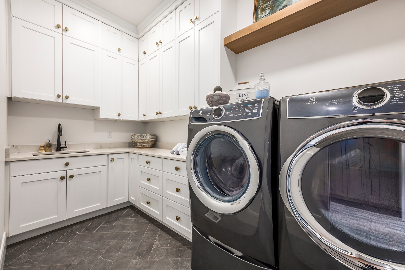 RIDGEVIEW EST 408 - Residential