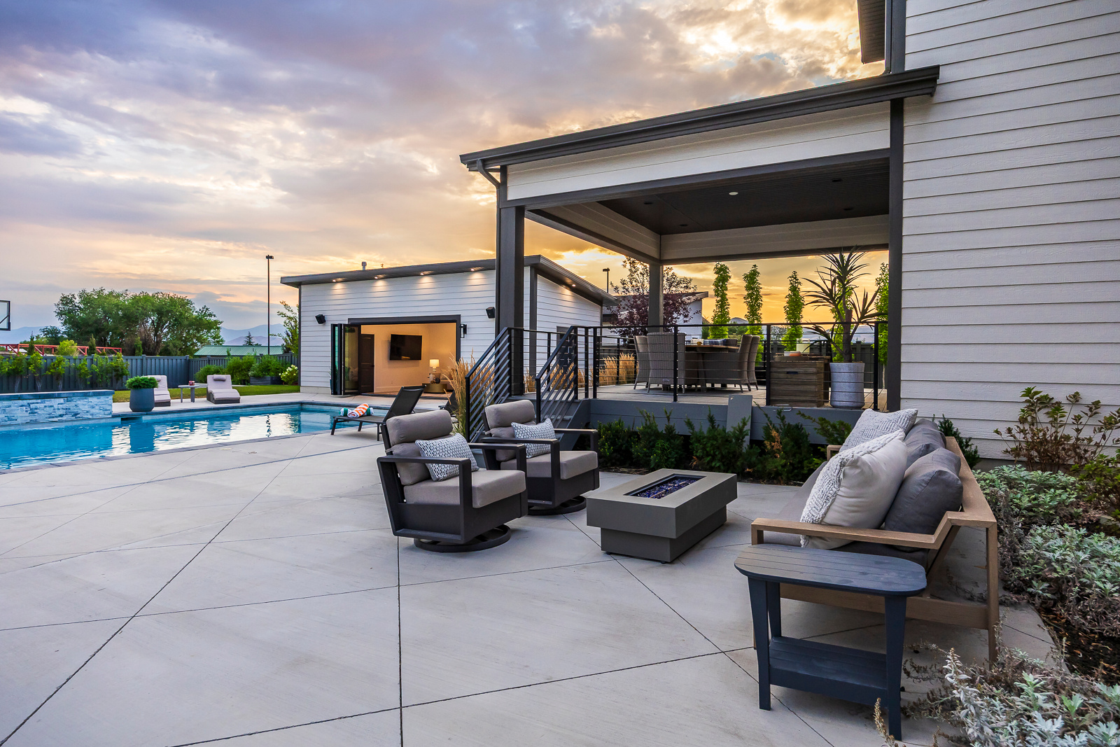 RIDGEVIEW EST 408 - Residential